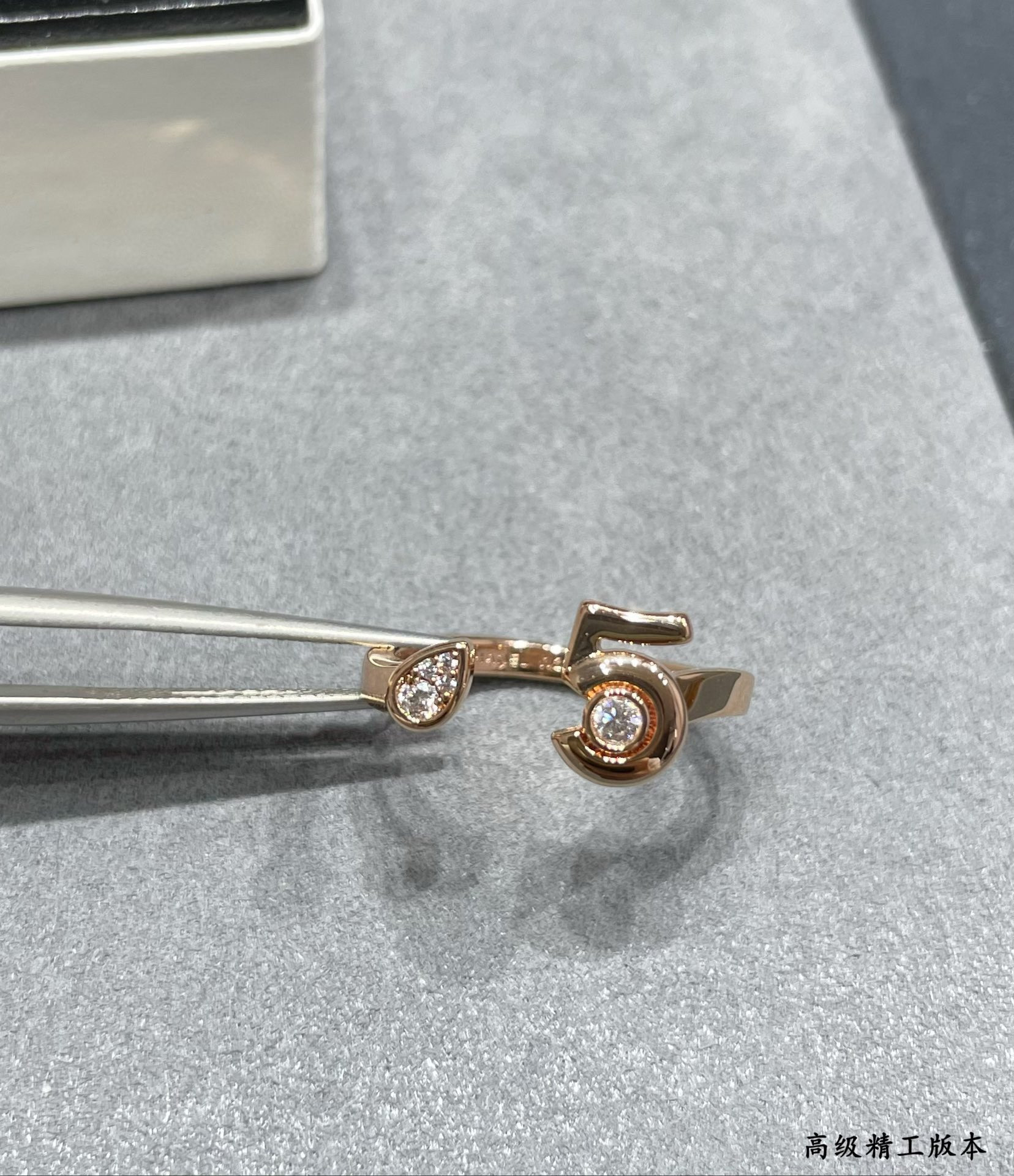 Ch*el 5-word opening ring