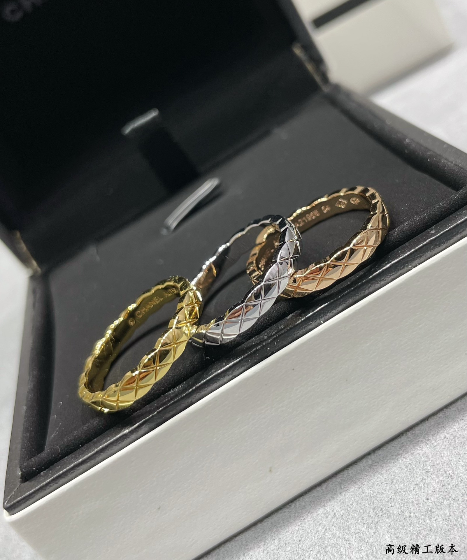 ch*el narrow Di*m*nd pattern smooth ring