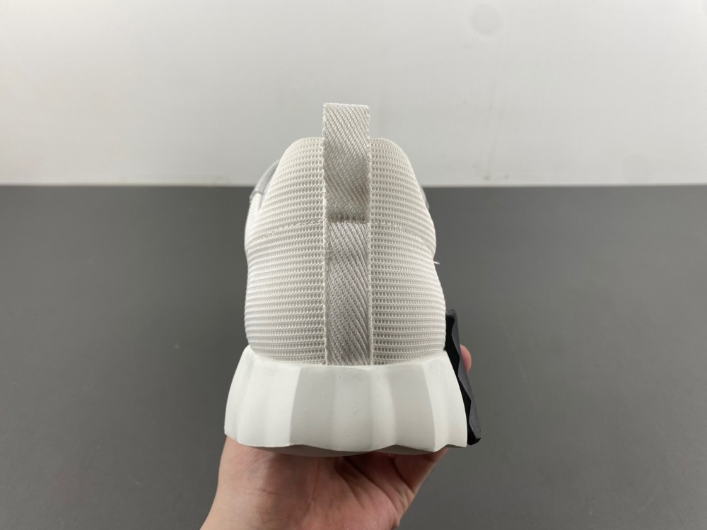 ua H**me5 bouncing sneaker