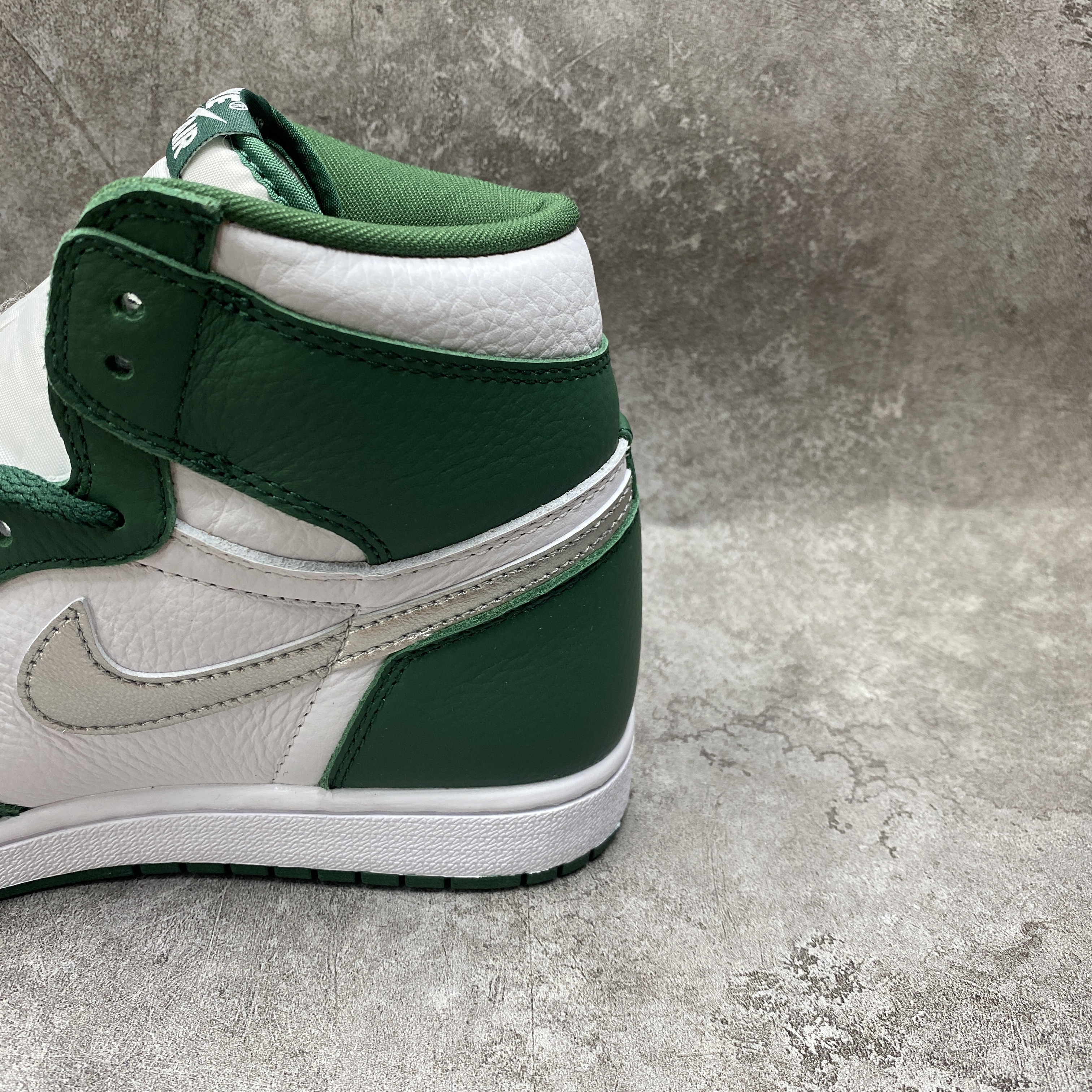 Air Jordan 1 High OG Gorge Green