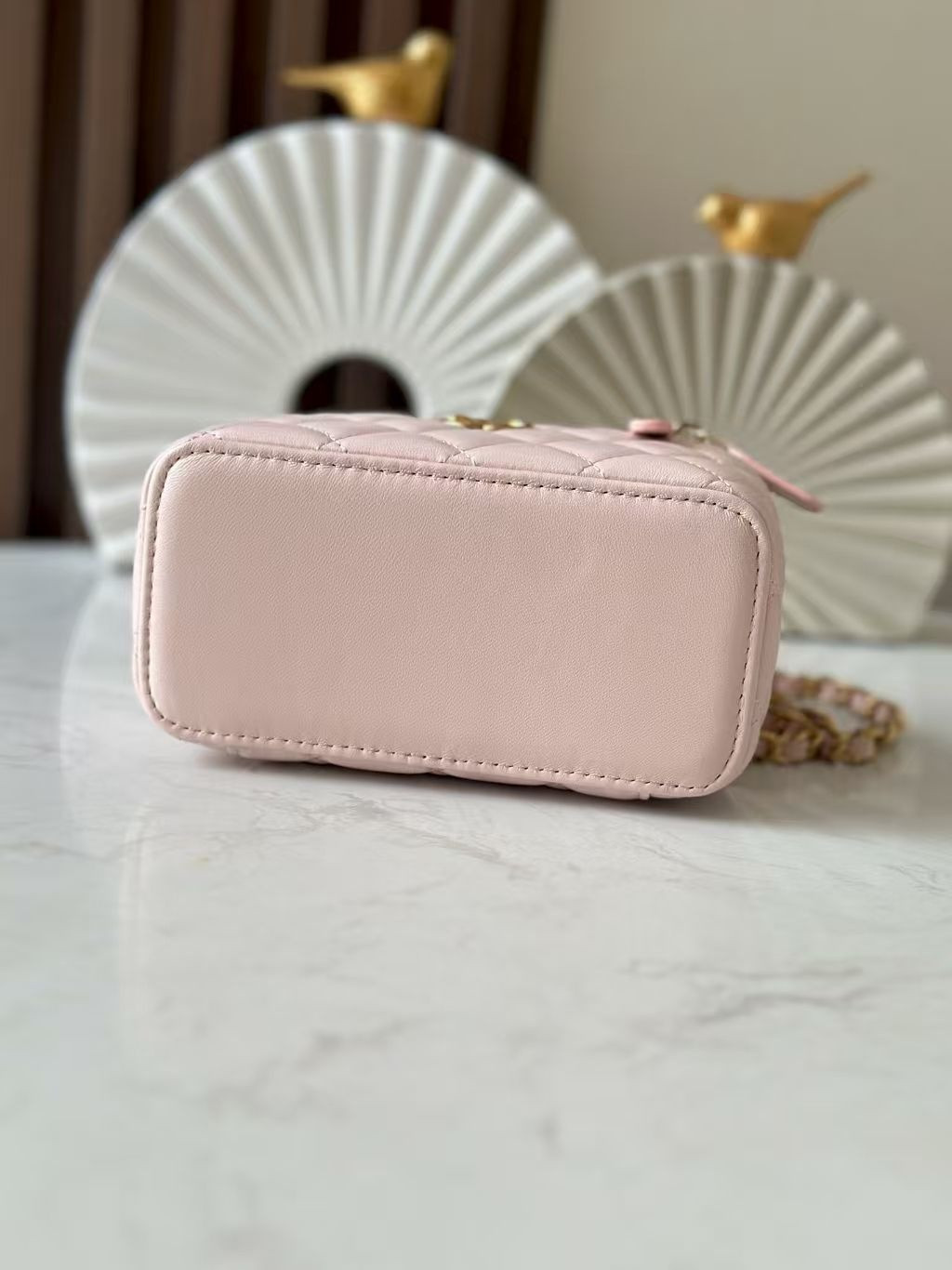 Ch*el vanity with chain 9.5x17x8cm