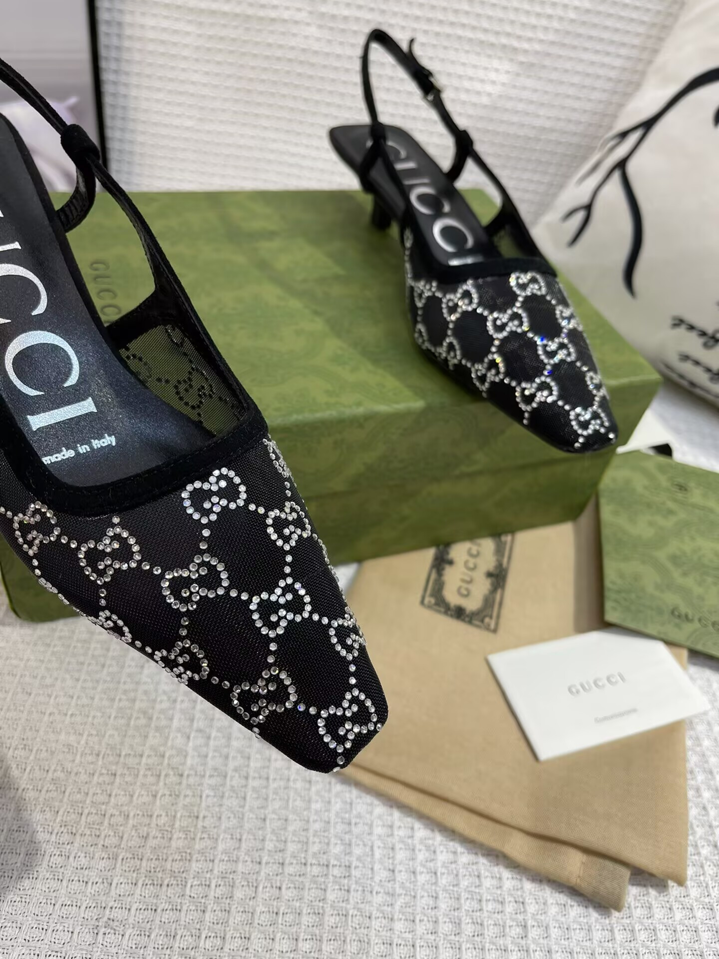 ua G*u*i gg slingback