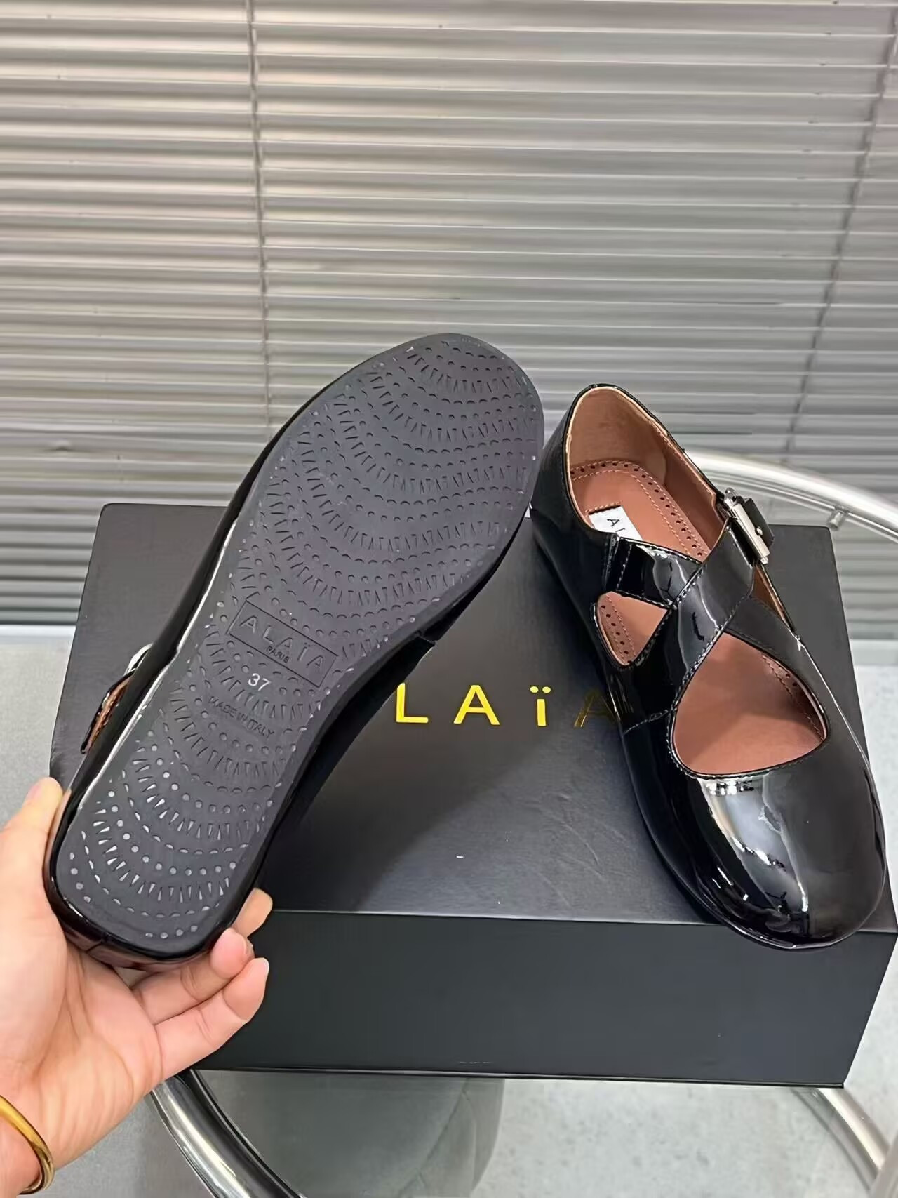 UA ALAÏA CRISS CROSS BALLET FLATS