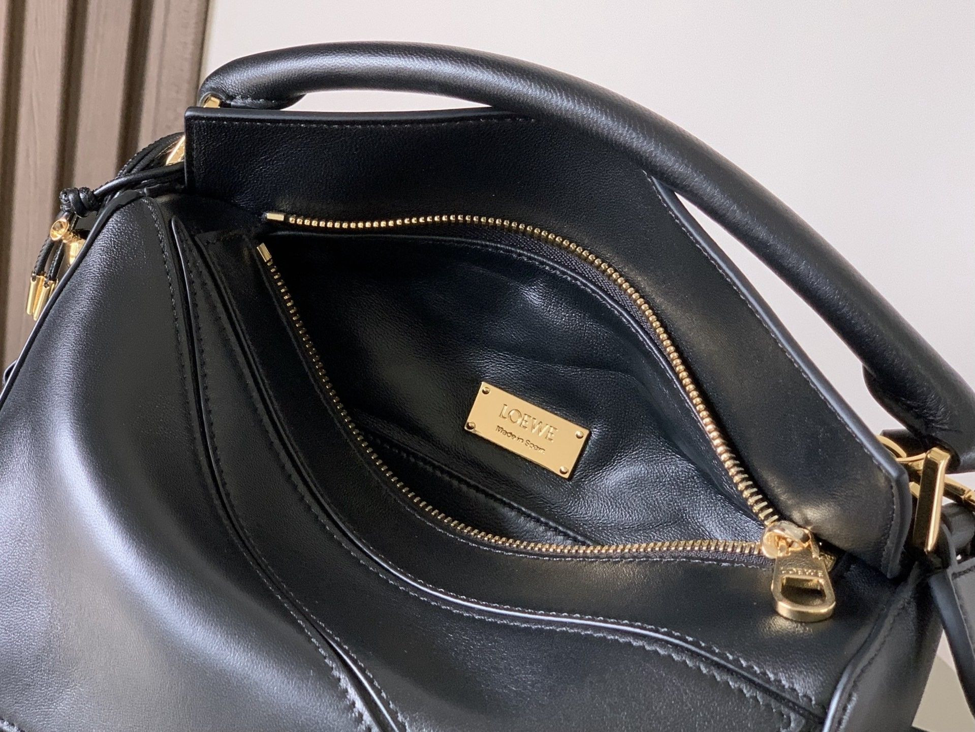 L0ew* small featherlight puzzle bag in nappa lambskin  16.5x24x10.5cm