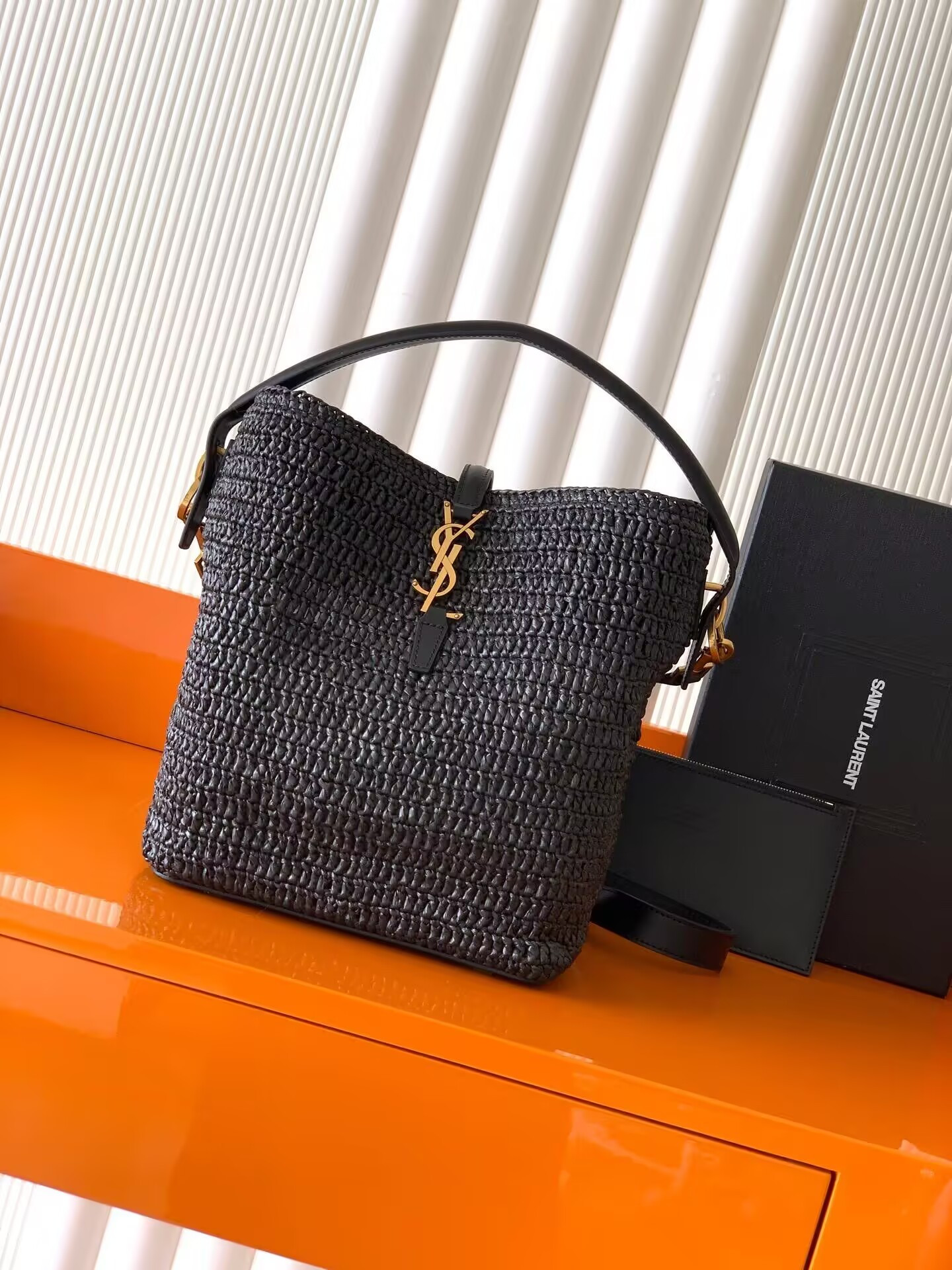 Y*L le 37 in woven raffia and vegetable-tanned leather bucket bag 25x20x12cm