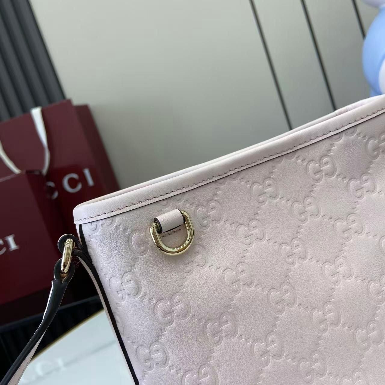 G*u*i gg emblem nano bucket bag 15x18x8cm