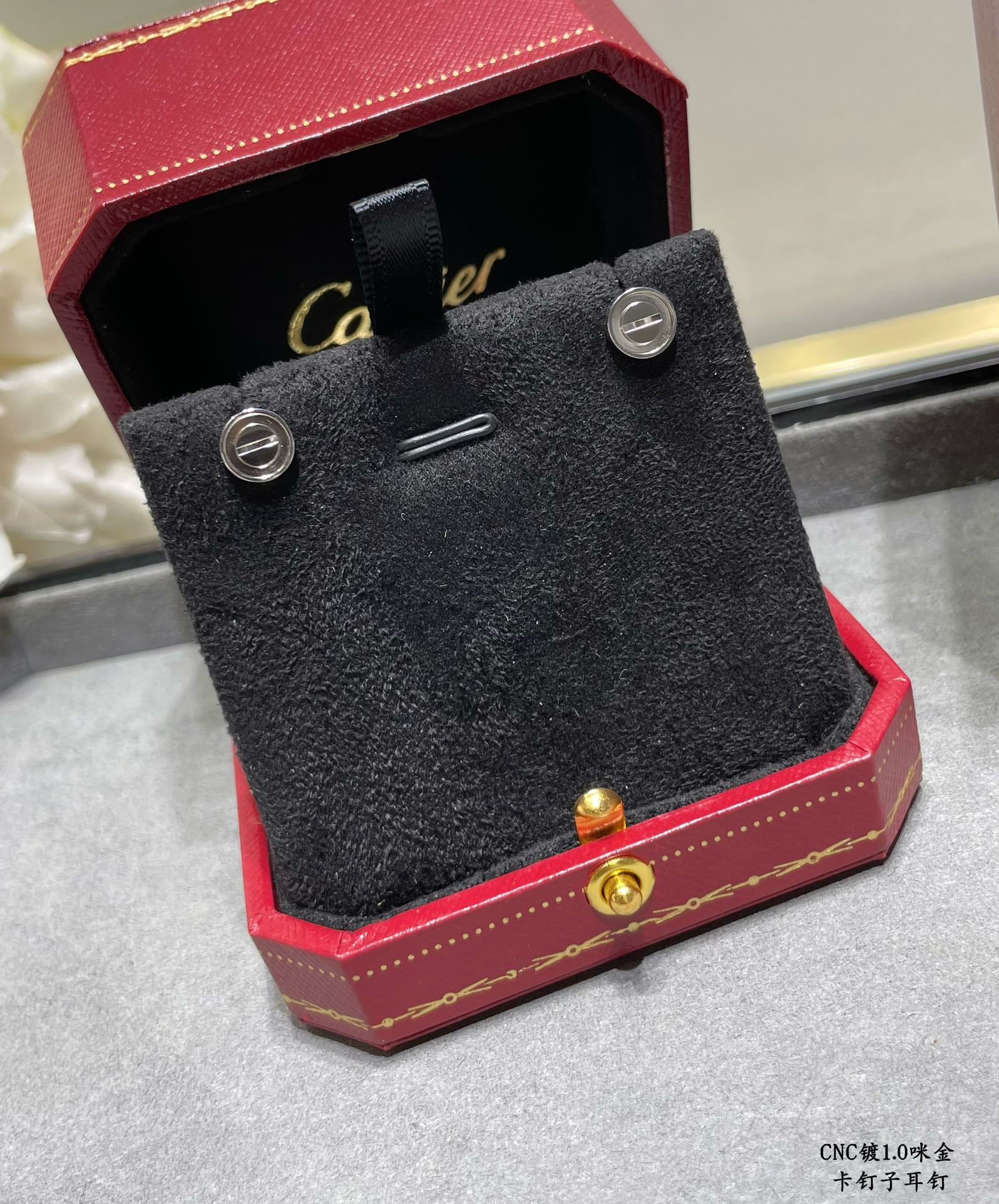 Ca*t*er nail earrings