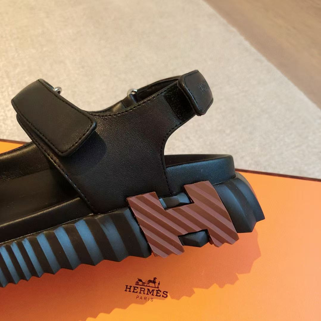 ua H**mes junior sandal