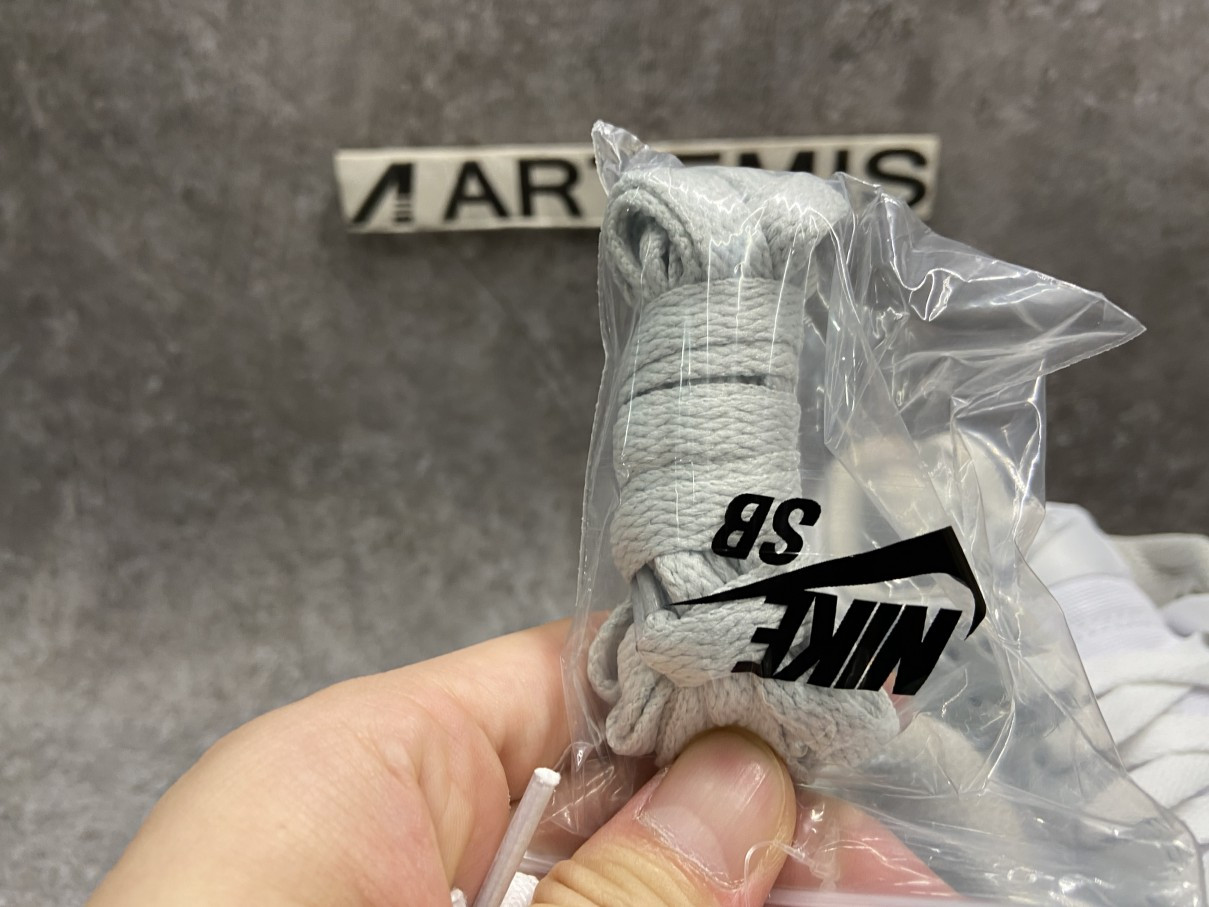 Nike SB Dunk Low Photon Dust