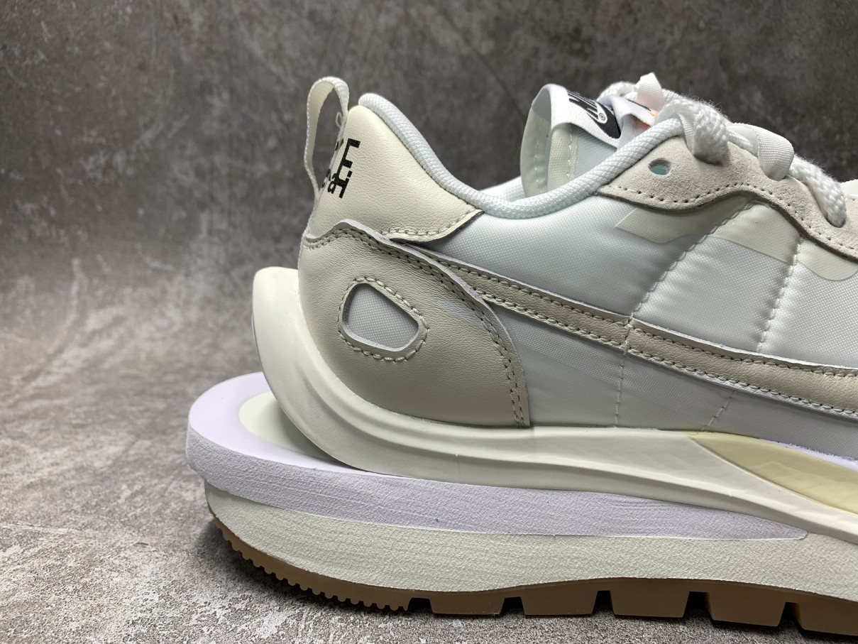 Nike Vaporwaffle Sacai Sail Gum