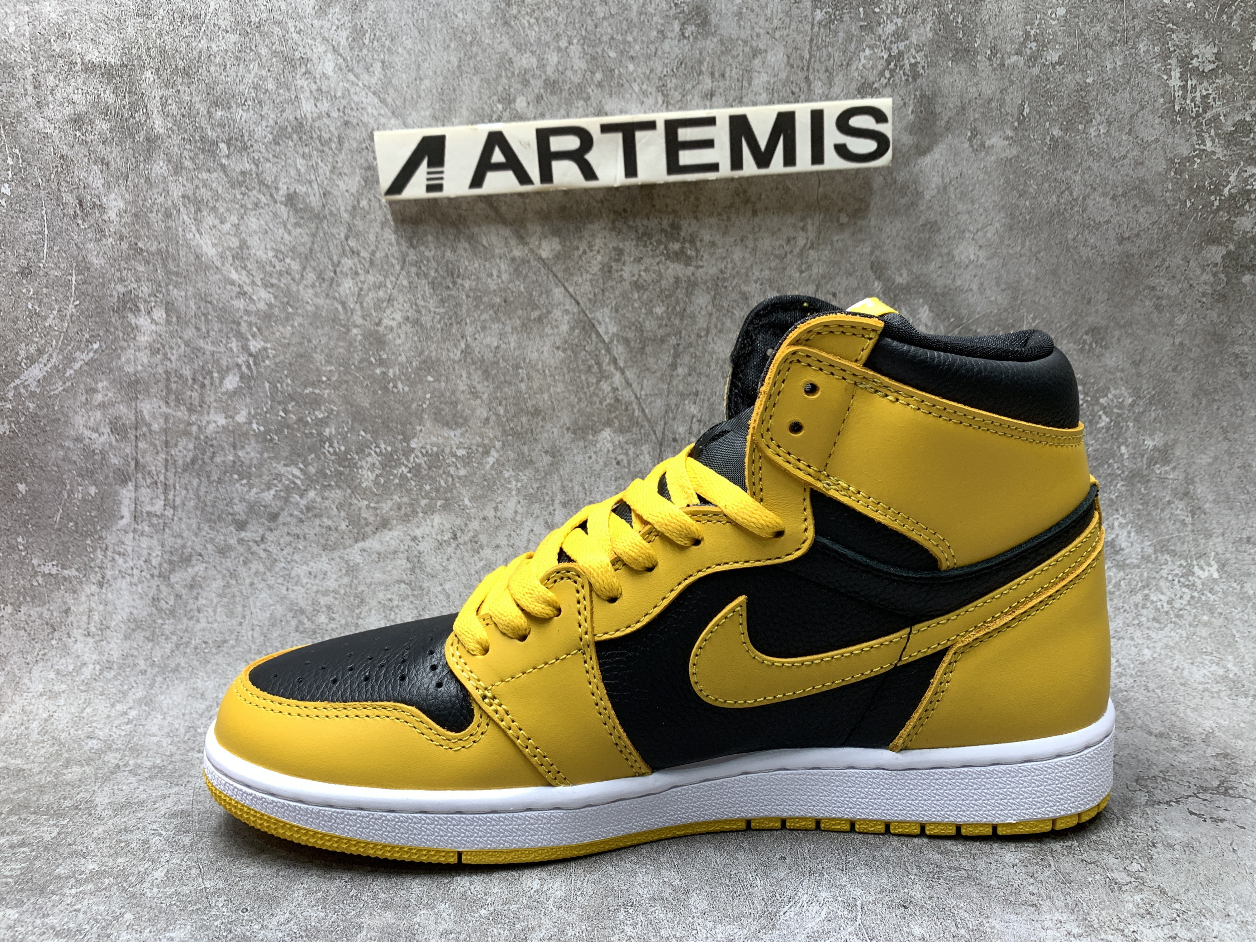 Air Jordan 1 High Retro OG Pollen