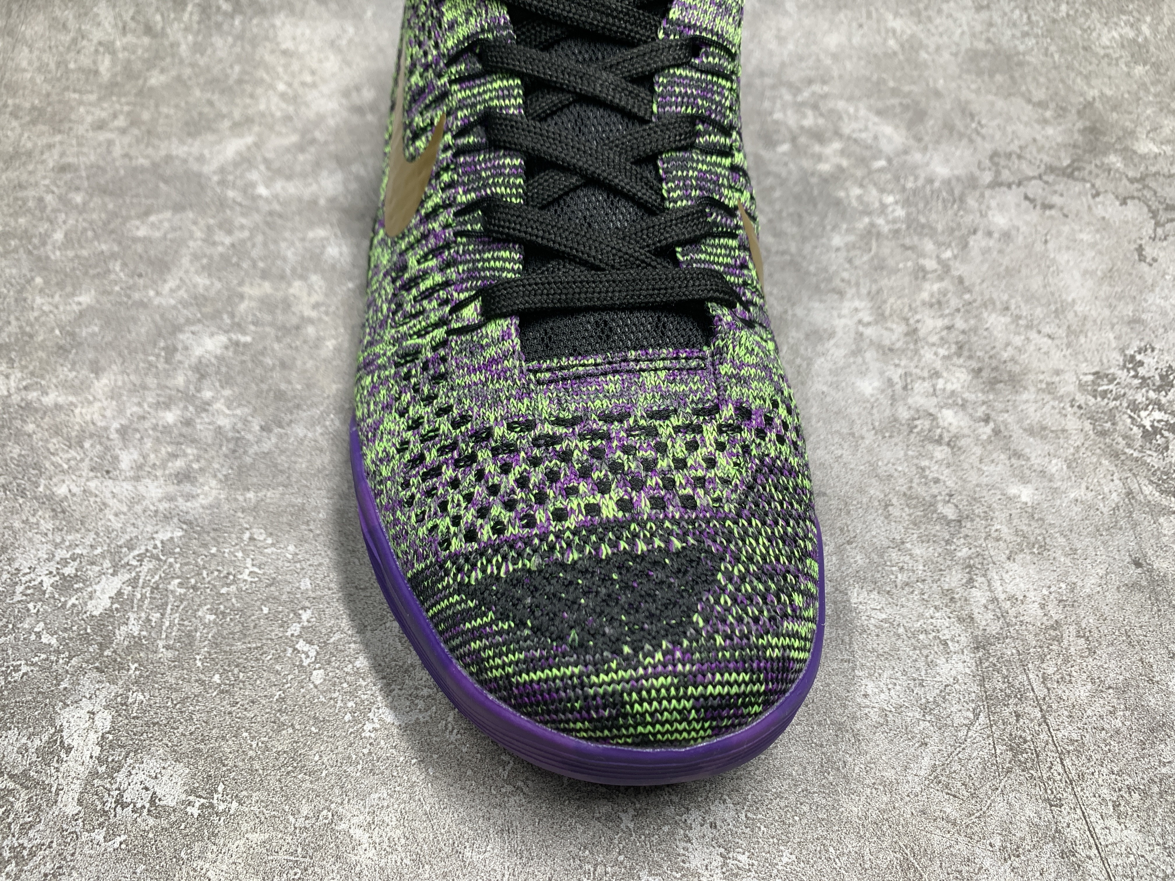 Nike Kobe 9 Low Mamba Moment