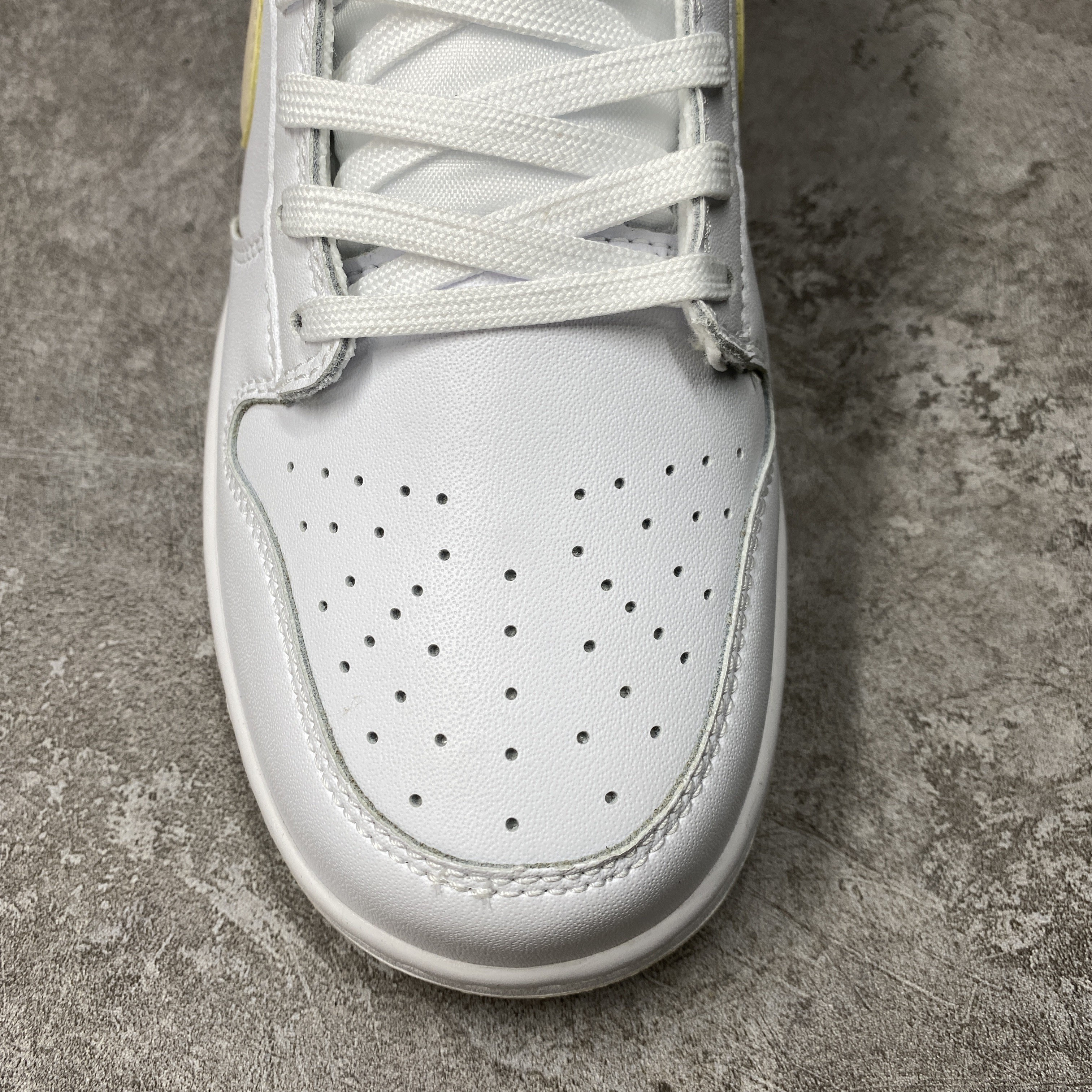 Nike Dunk Low Pearl White