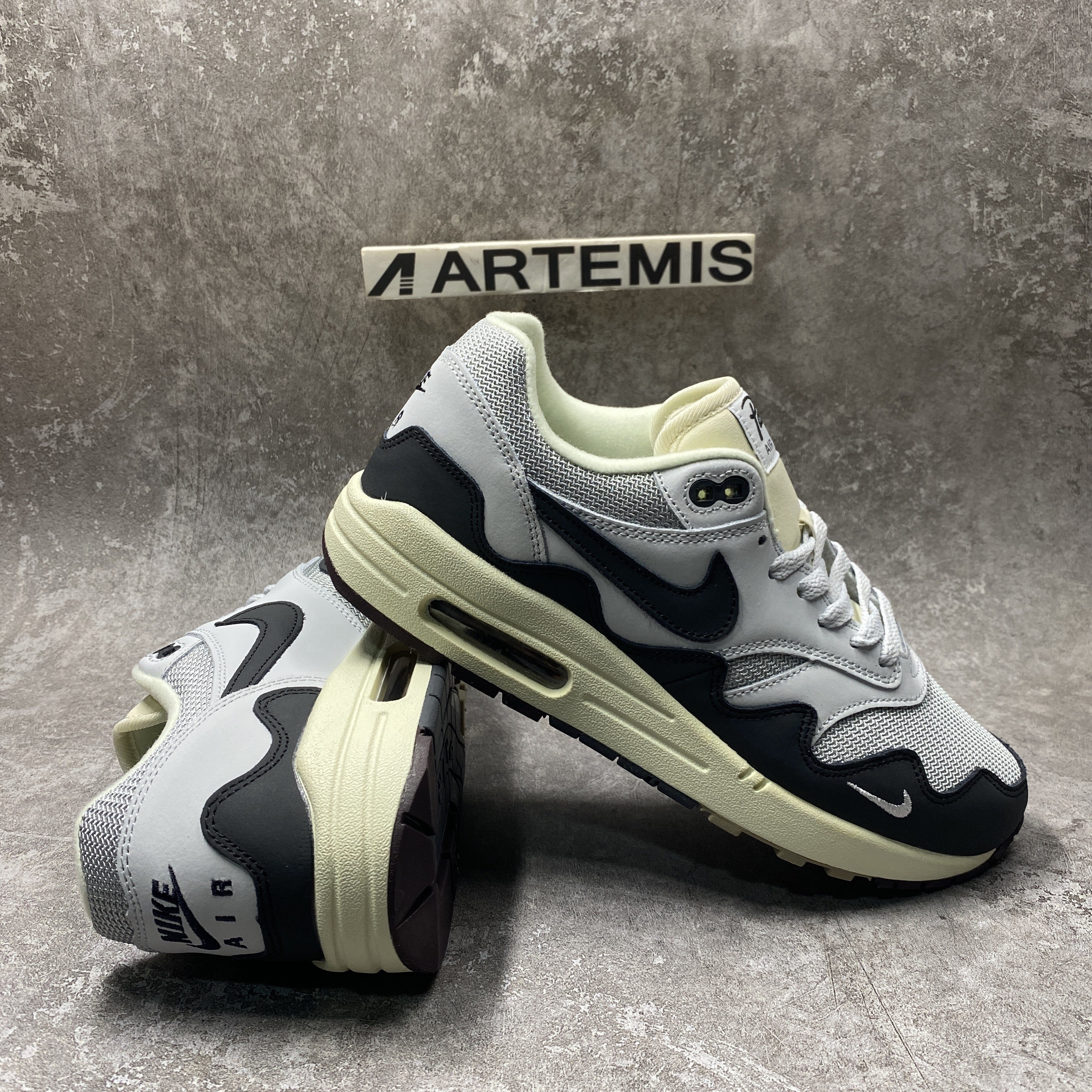 Nike Air Max 1 x Patta White Grey