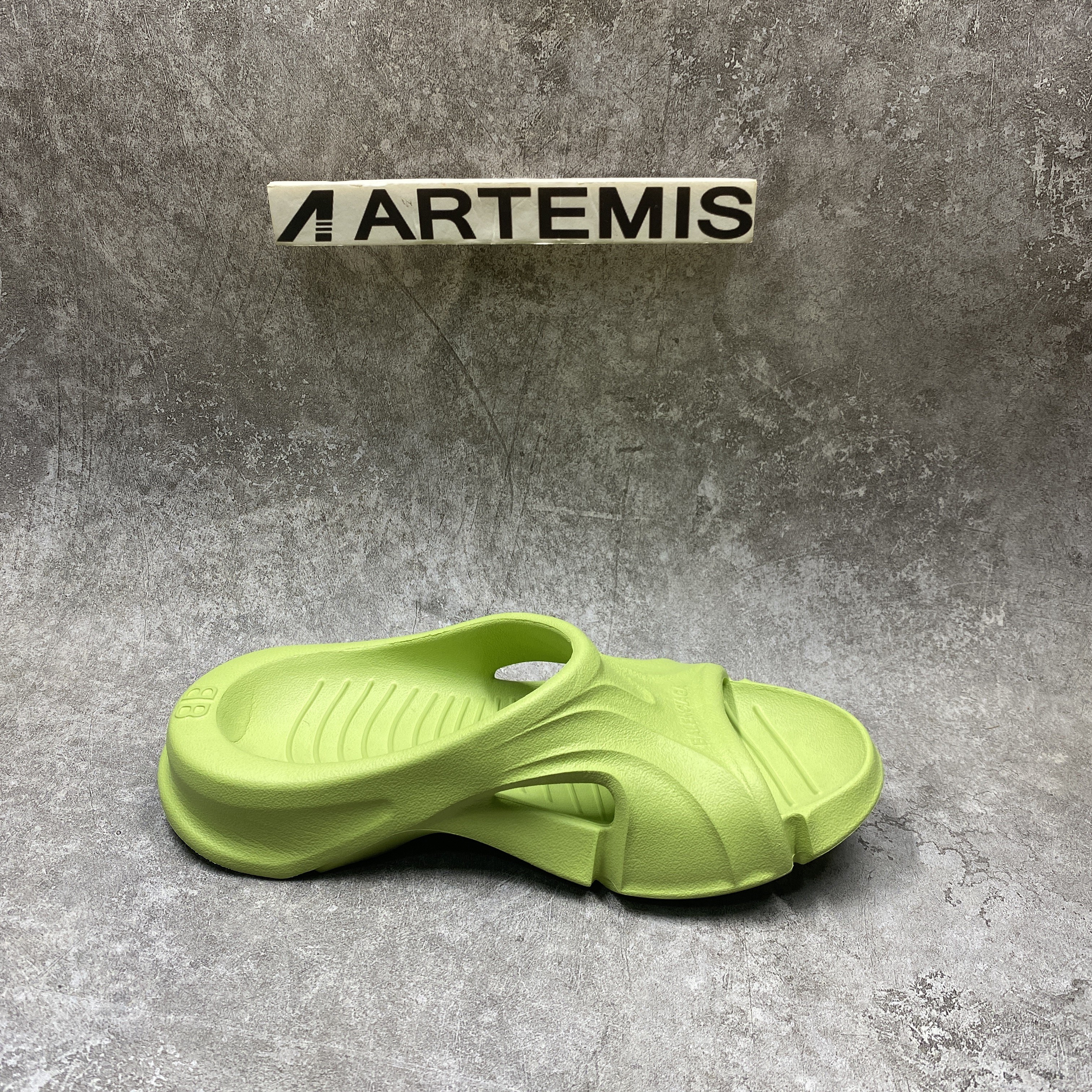 Balenciga Mold Slides Green (run one size bigger)
