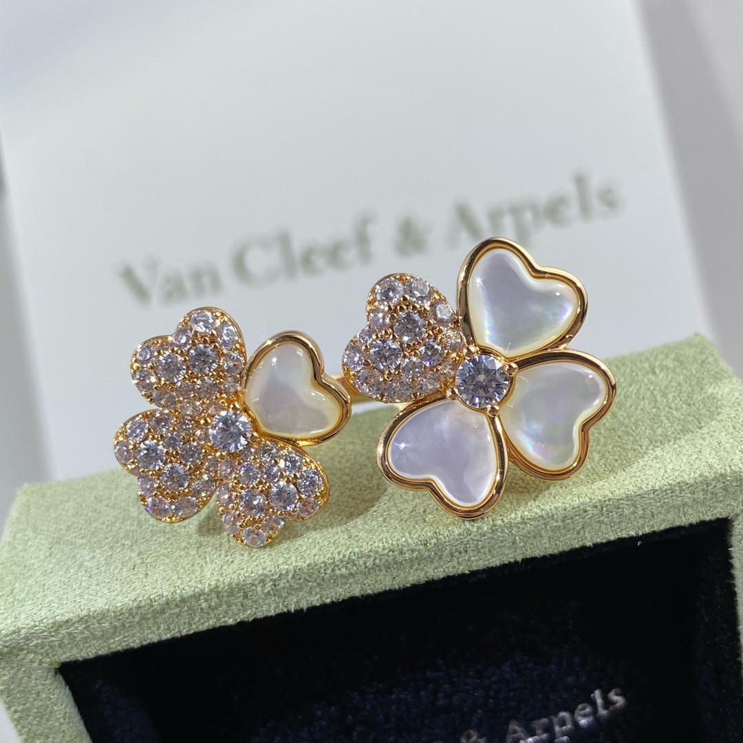 V*N CL*F & arpels four leaf clover ring