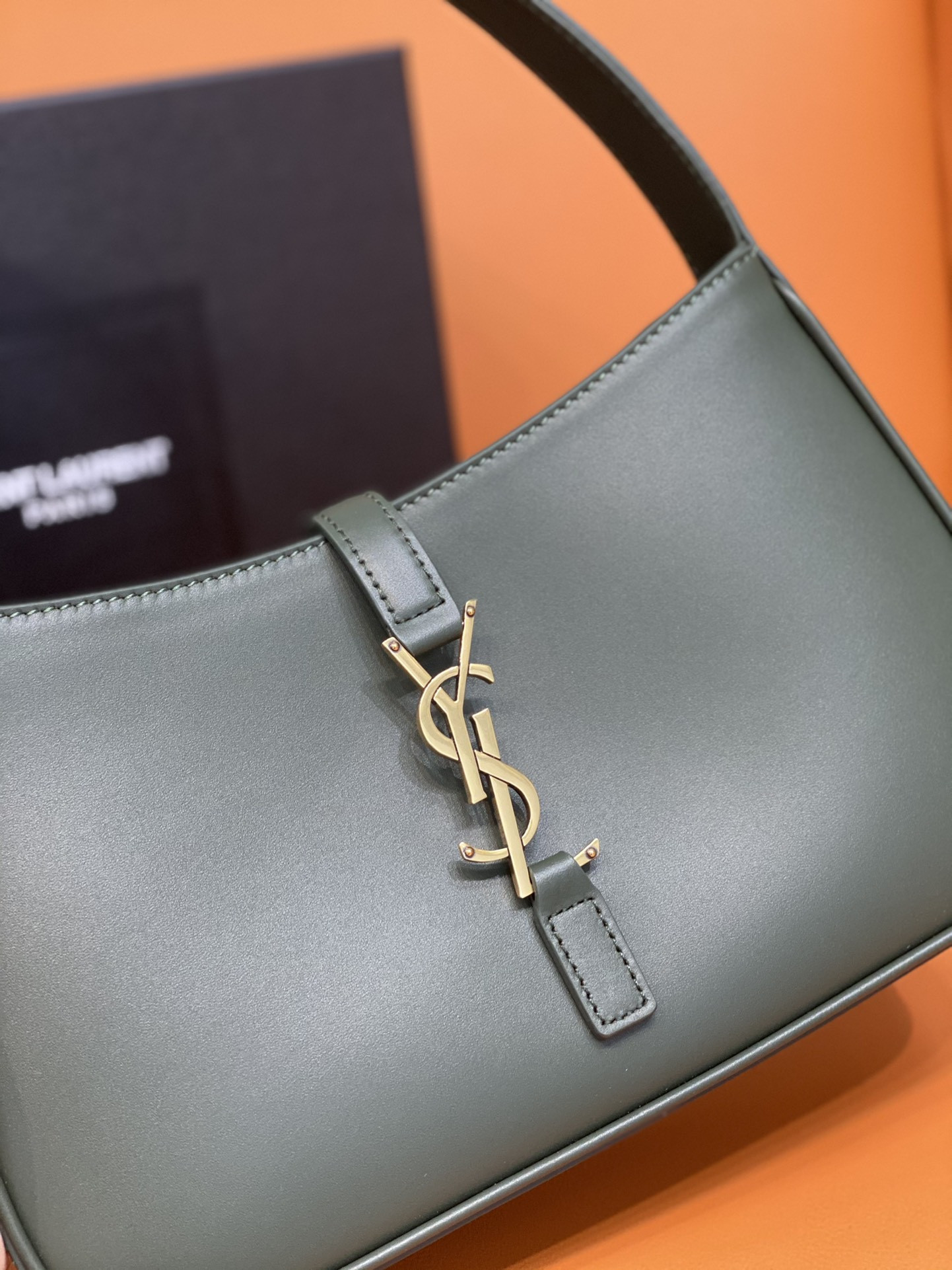 Y*L le 5 À 7 in smooth leather vert fonce 23 x 16 x 6.5 cm