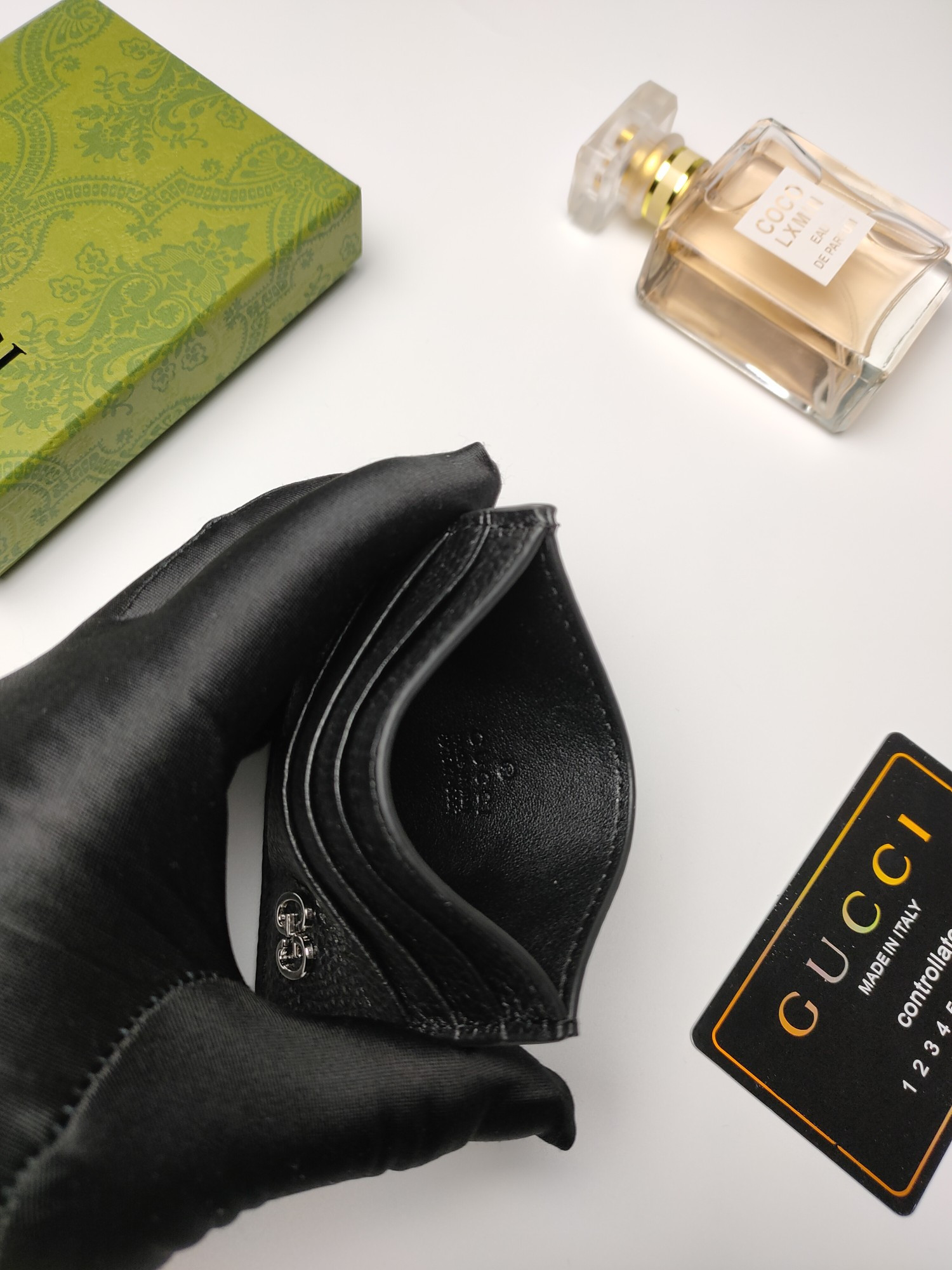 G*u*i gg  card case wallet