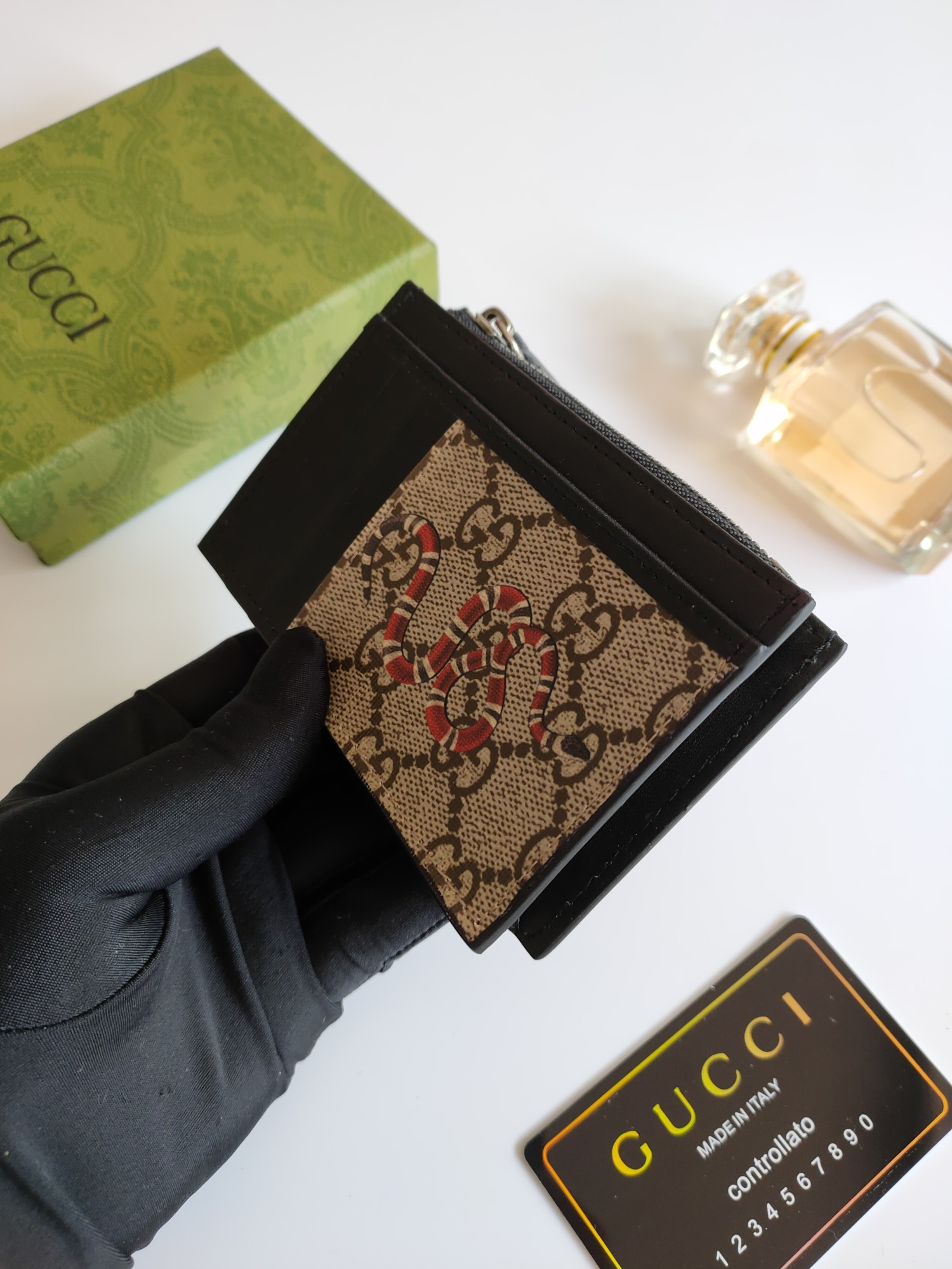 G*u*i gg  card case wallet