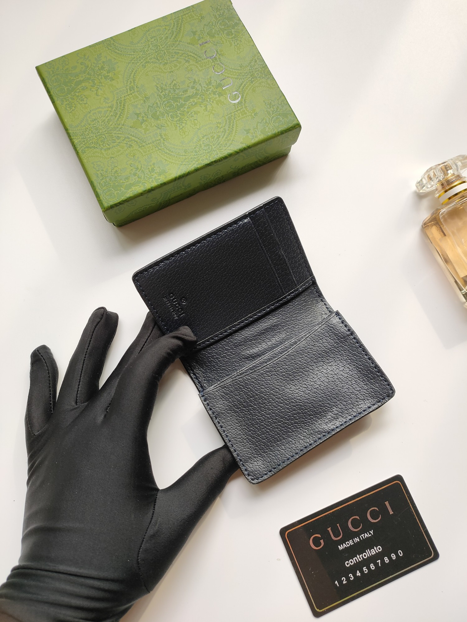 G*u*i gg  card case wallet