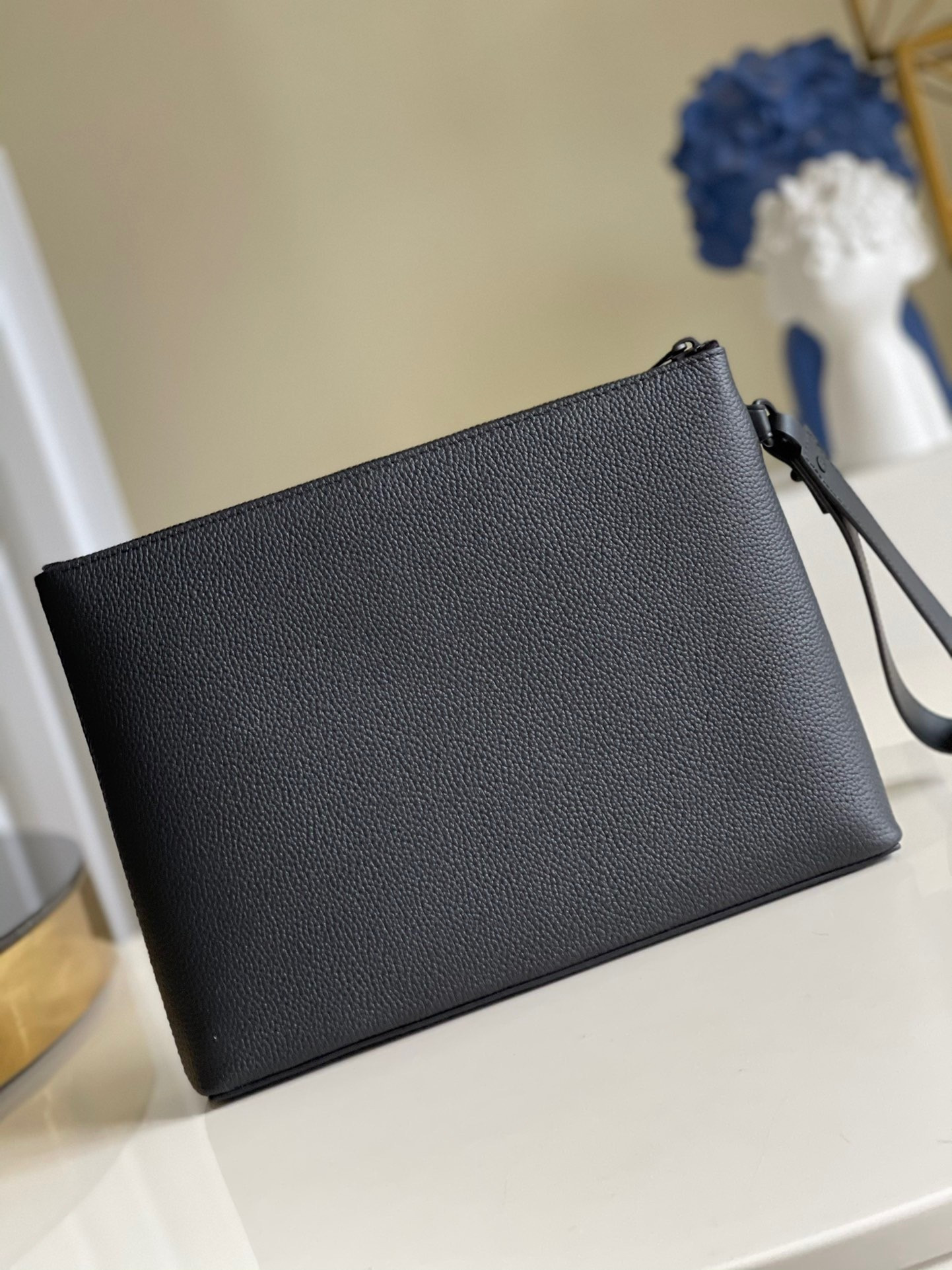 LV M69837 30 x 22 x 5 cm