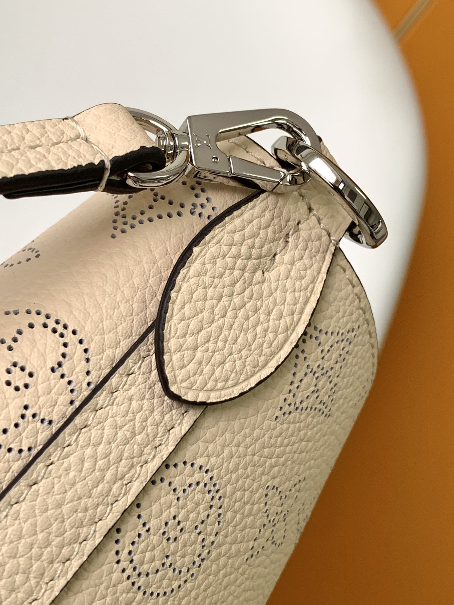 LV Blossom M21909 20.0 x 20.0 x 12.5 CM