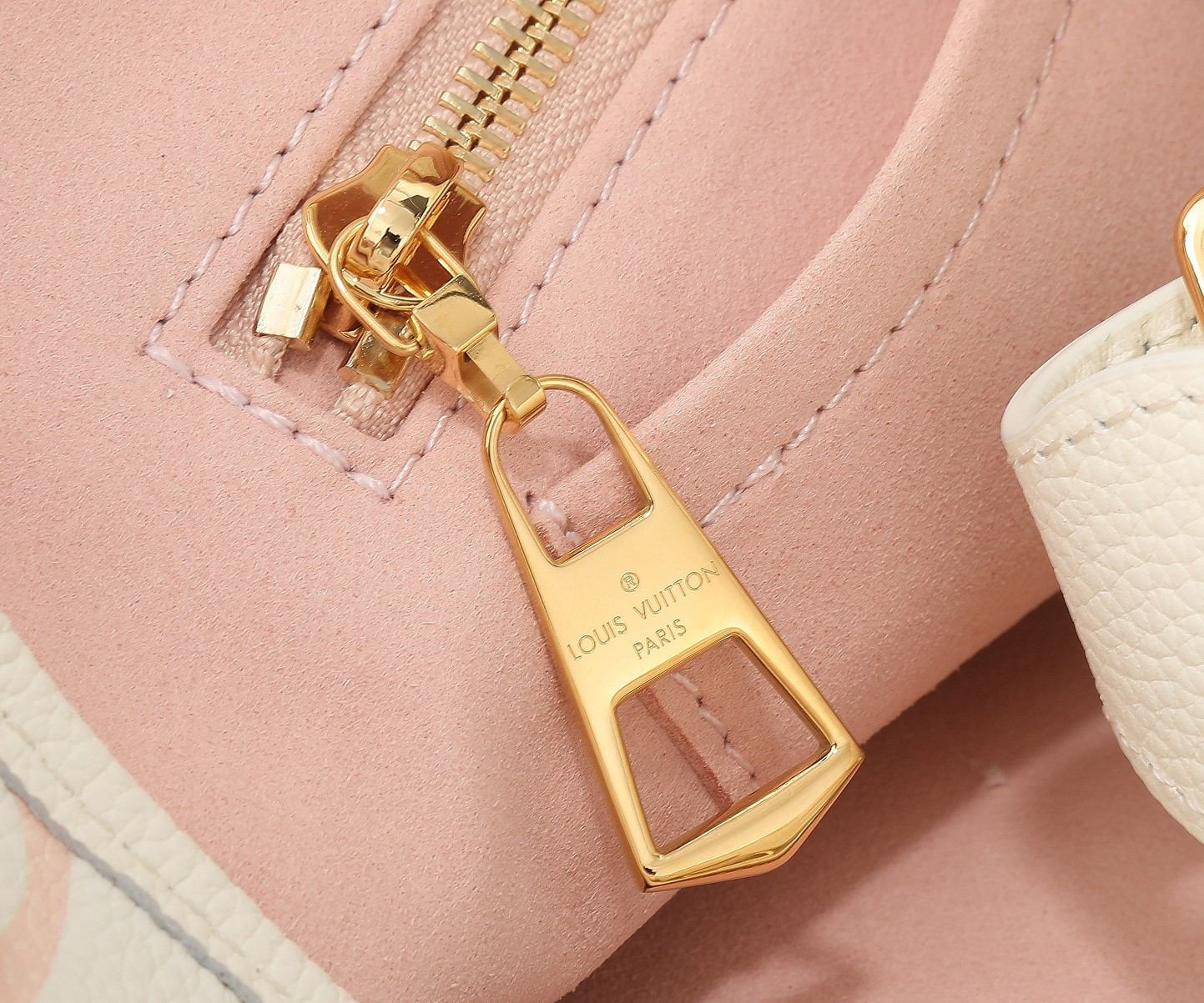 LV  CarryAll PM M24141 11.6x9.4x4.7 inches