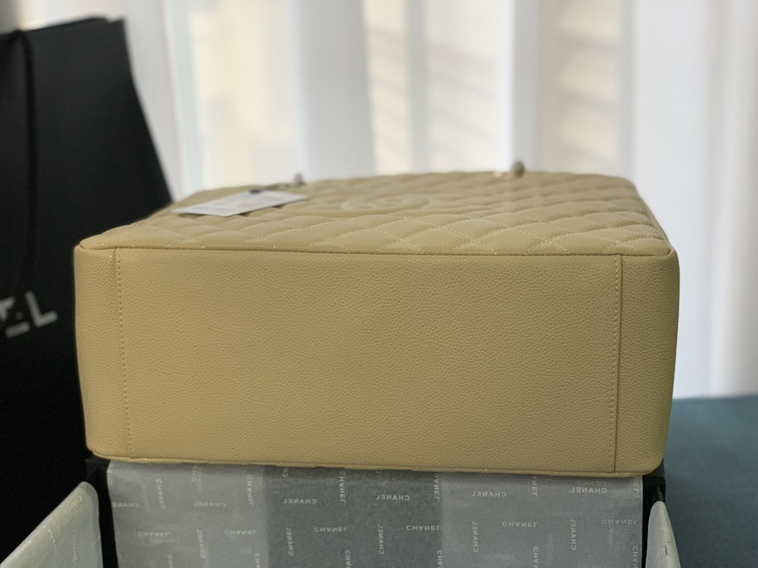 Ch*el gst caviar leather hardware 24x33x13cm