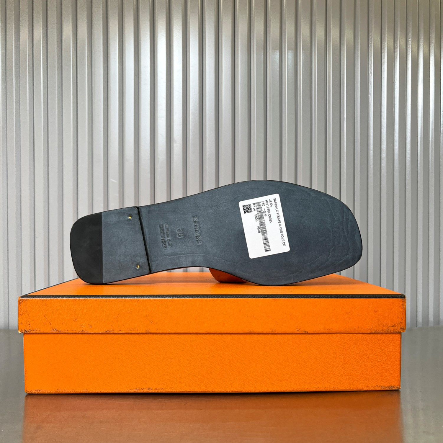 ua H**me5 oran sandal