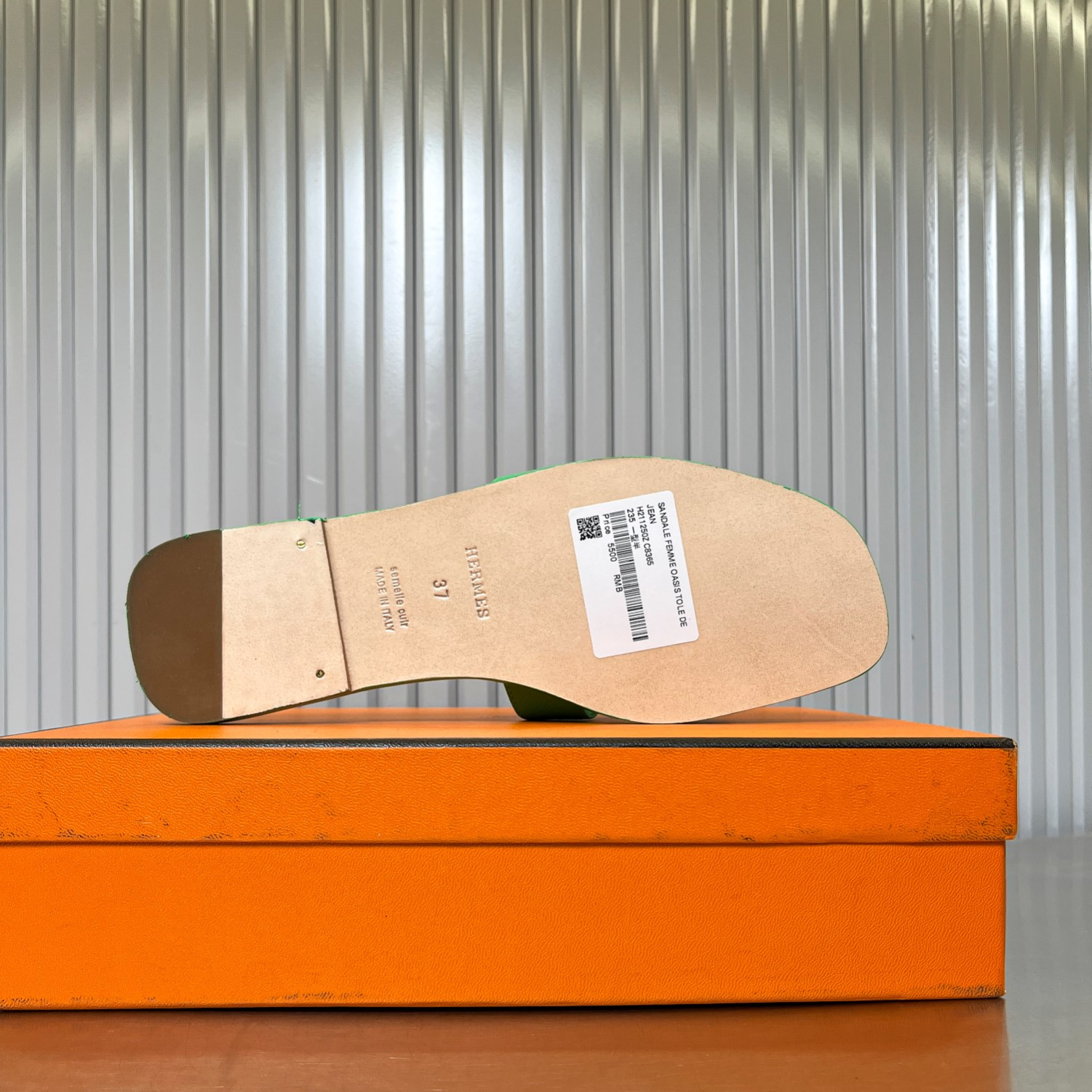 ua H**me5 oran sandal