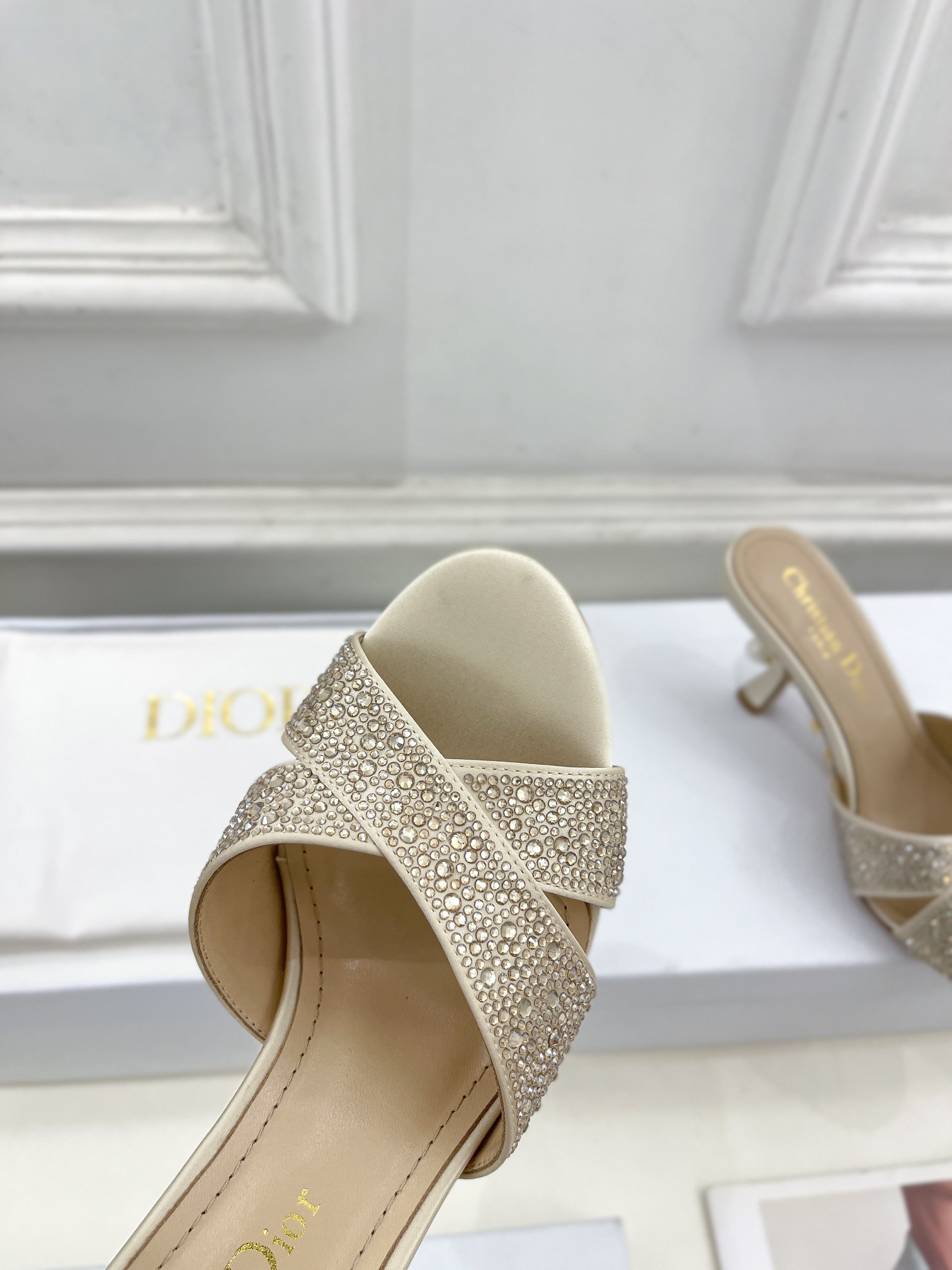 ua D*or tribales heeled slide