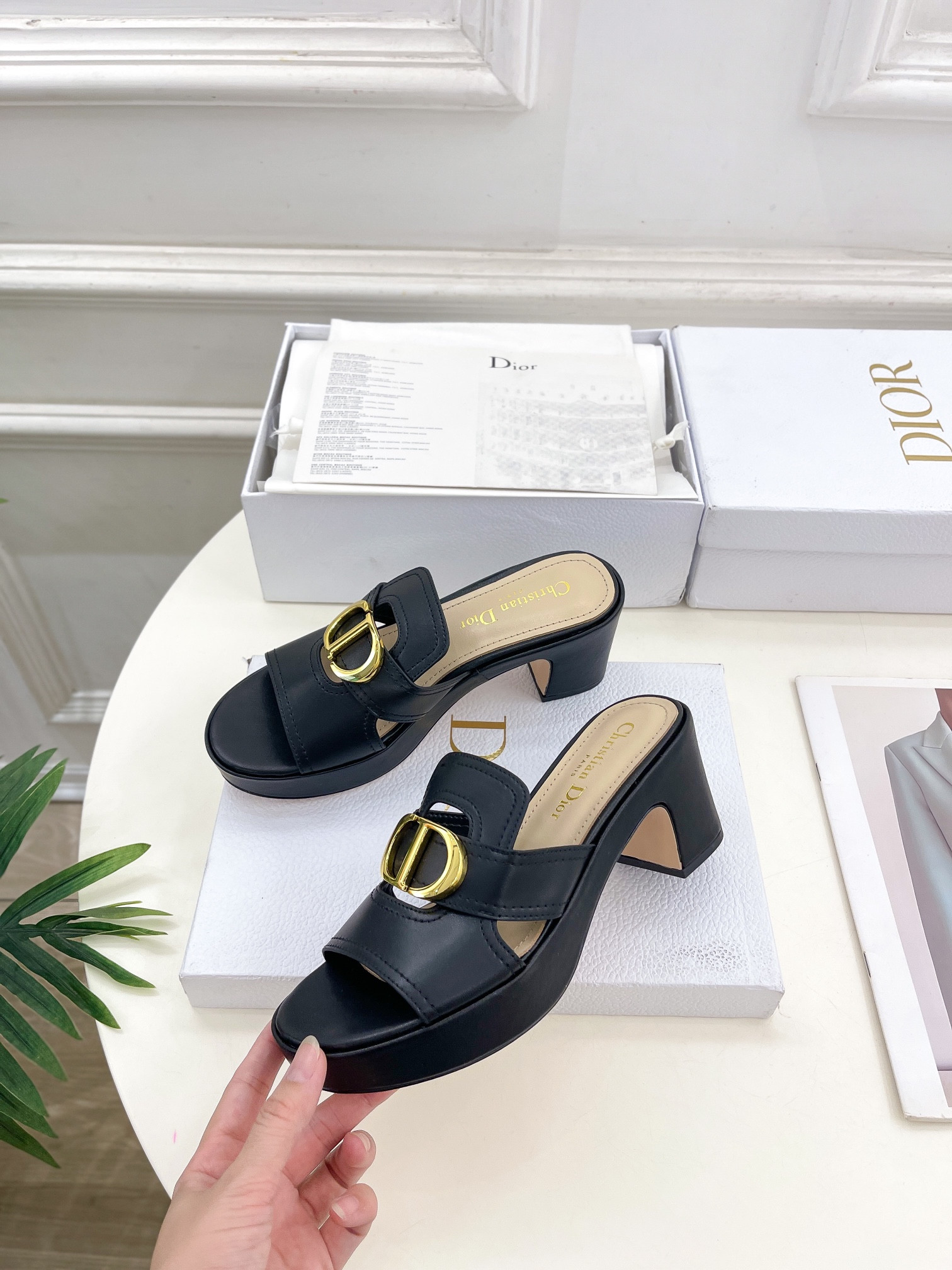 ua D*or 30 montaigne platform slide