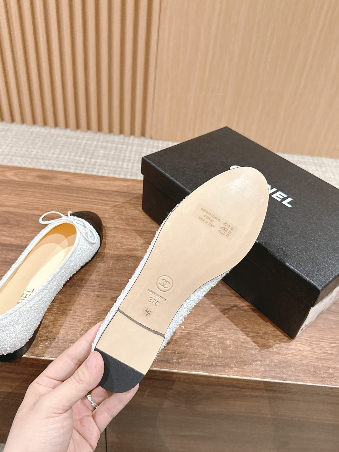 ua Ch*el ballet flats