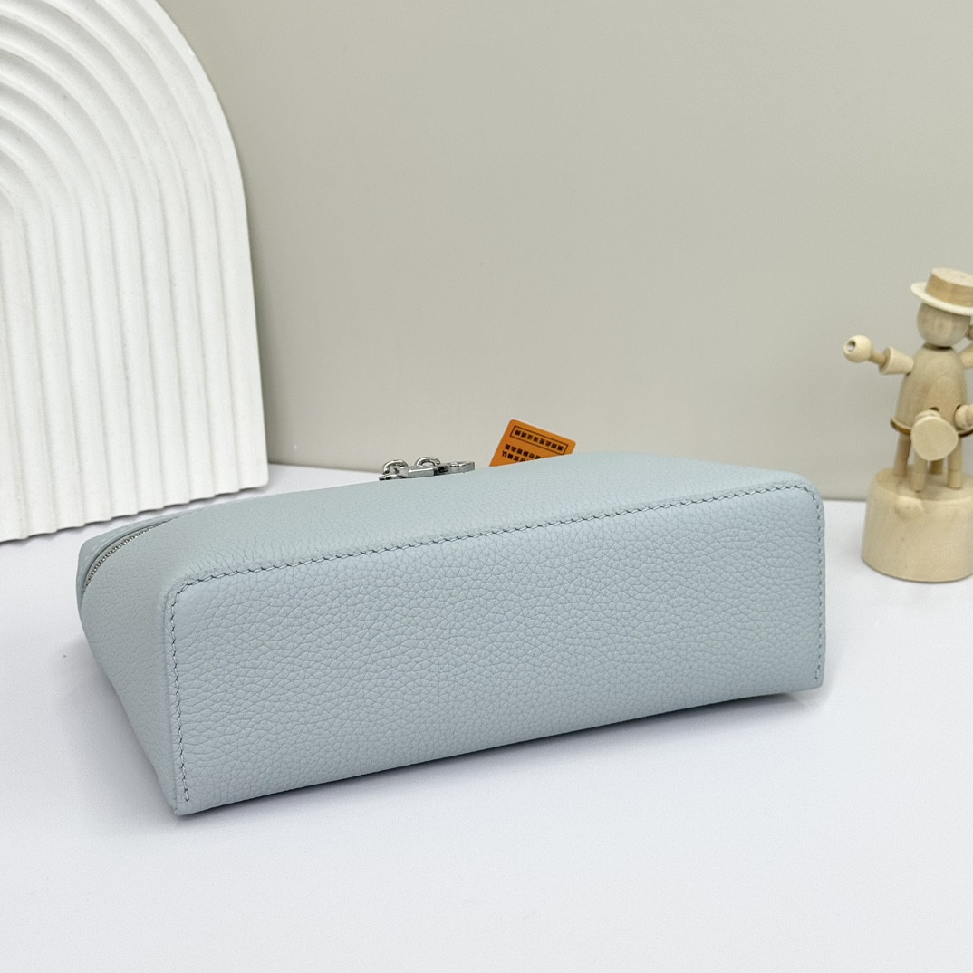 L**o p*ana extra pocket l19 grained calfskin 11 x 19 x 6.5 cm