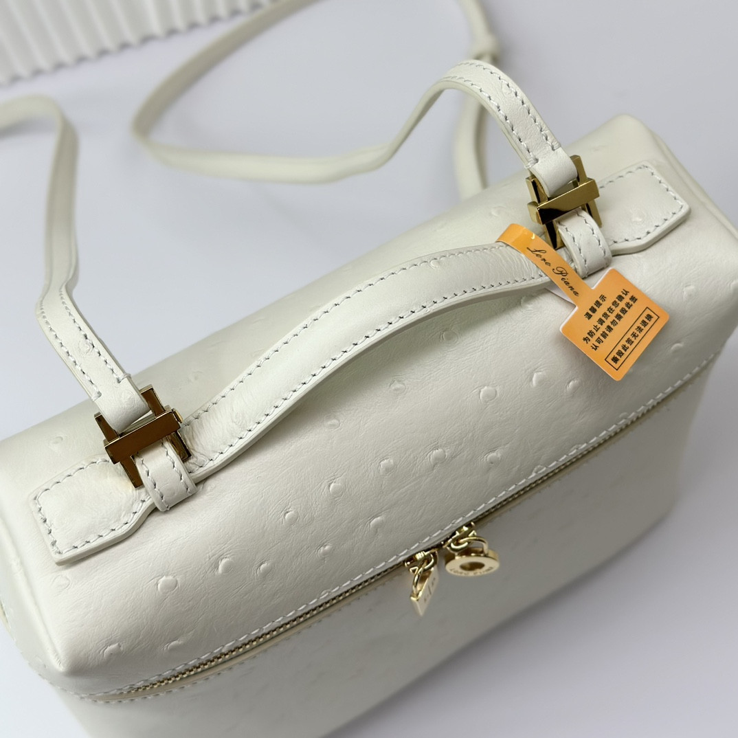 L**o p*ana extra pocket backpack l23.5 ostrich-grained leather 23 x 21 x 8 cm