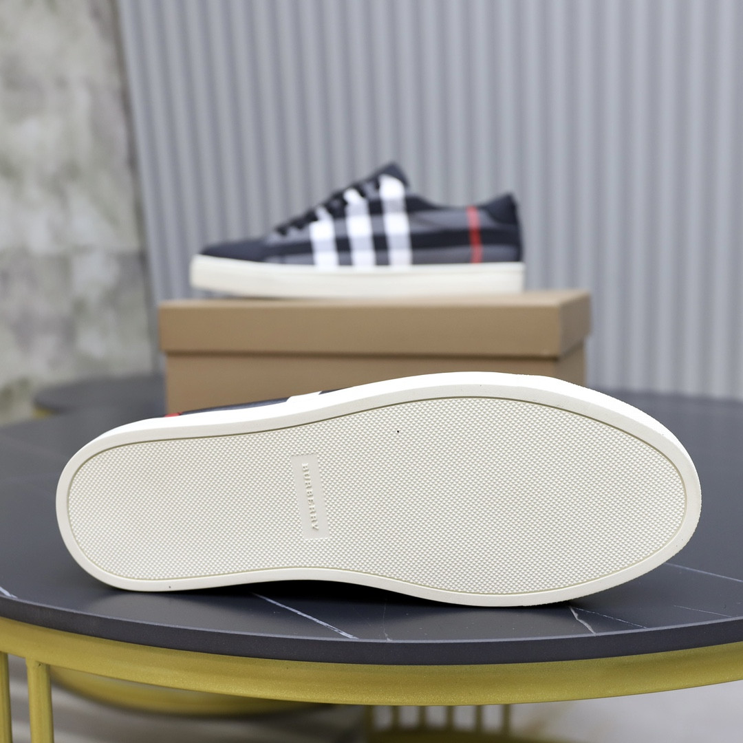 ua B**rry check sneakers