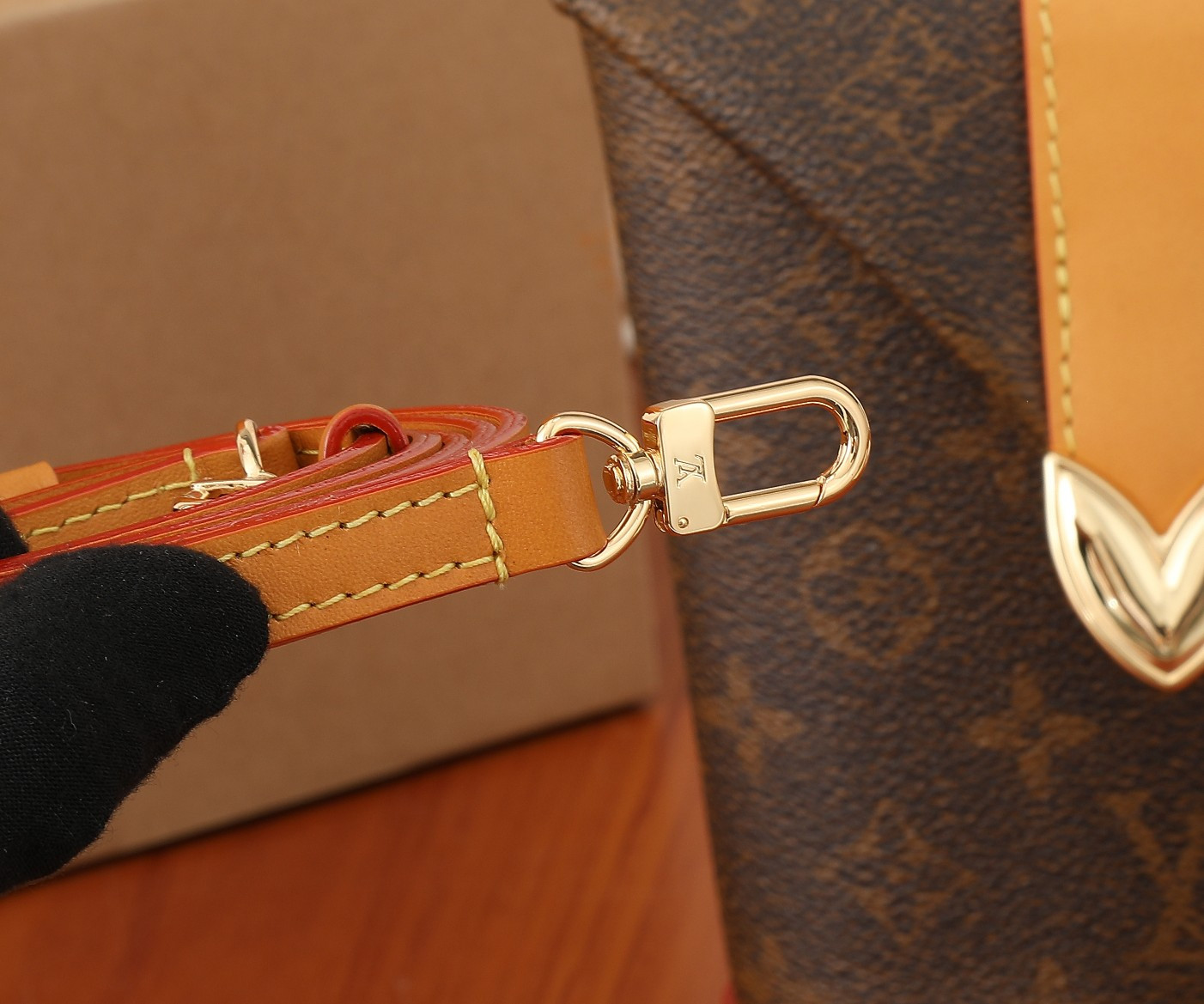 LV Envelope Pouch M11629 12.5x18x8.5CM