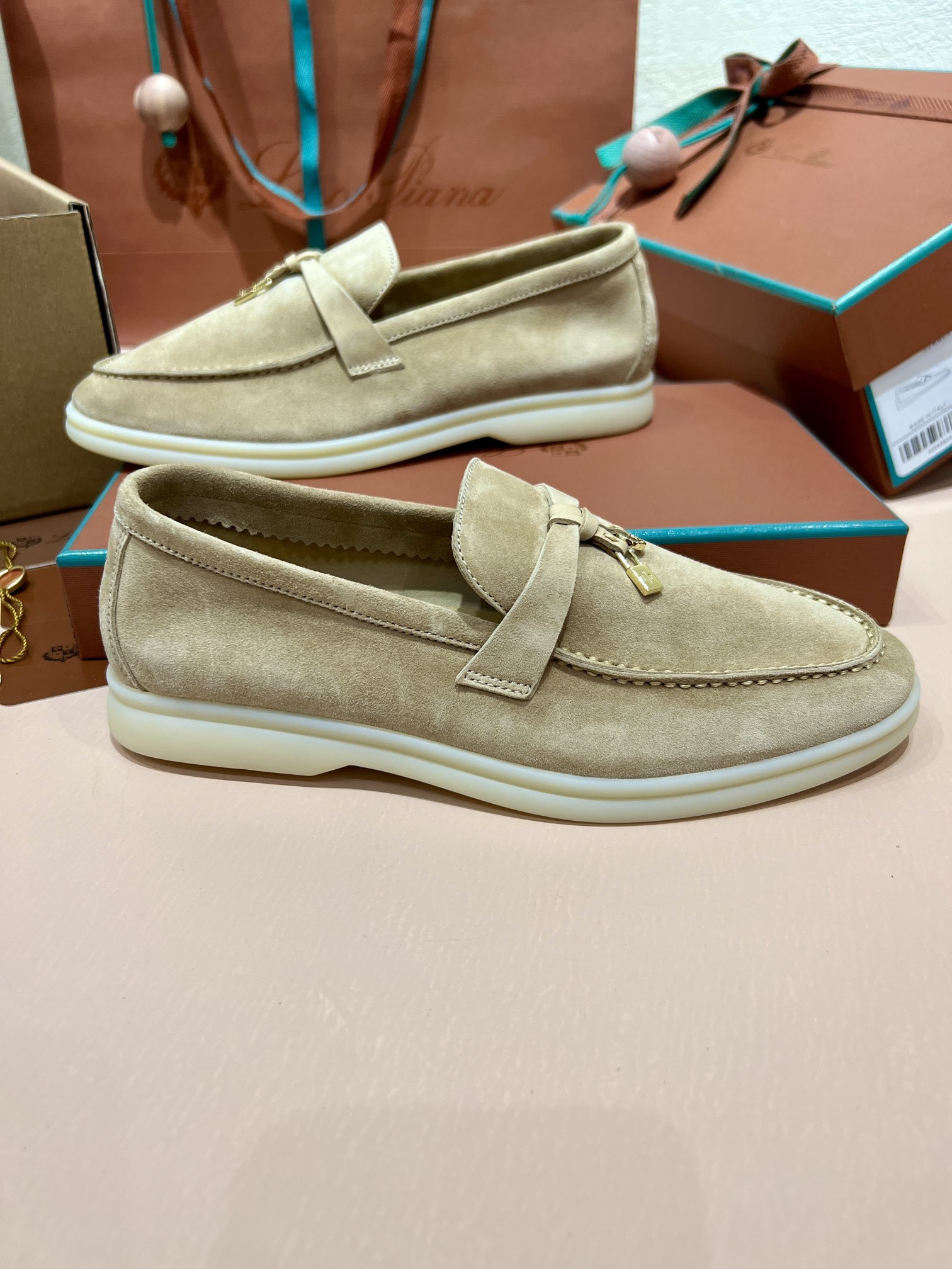 ua L**o p*ana summer charms walk loafers