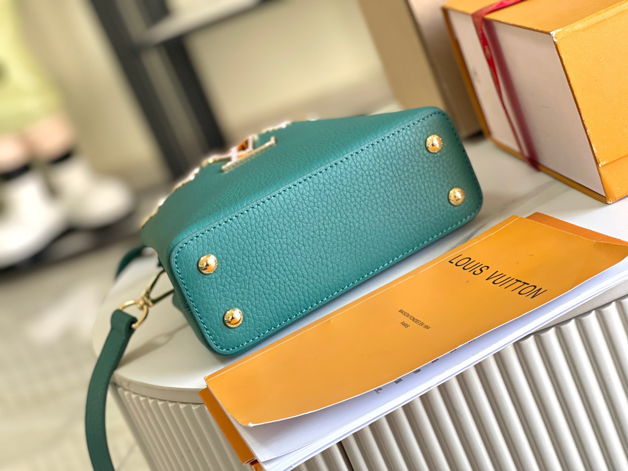 LV  Capucines Flower Crown M23766 Taurillon  21x14x8cm