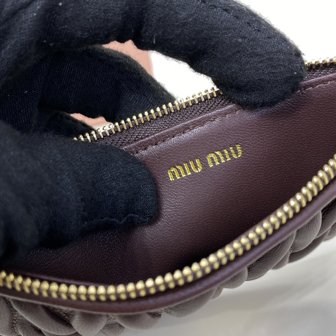 Miu Miu Matelassé nappa leather card holder 8X15cm