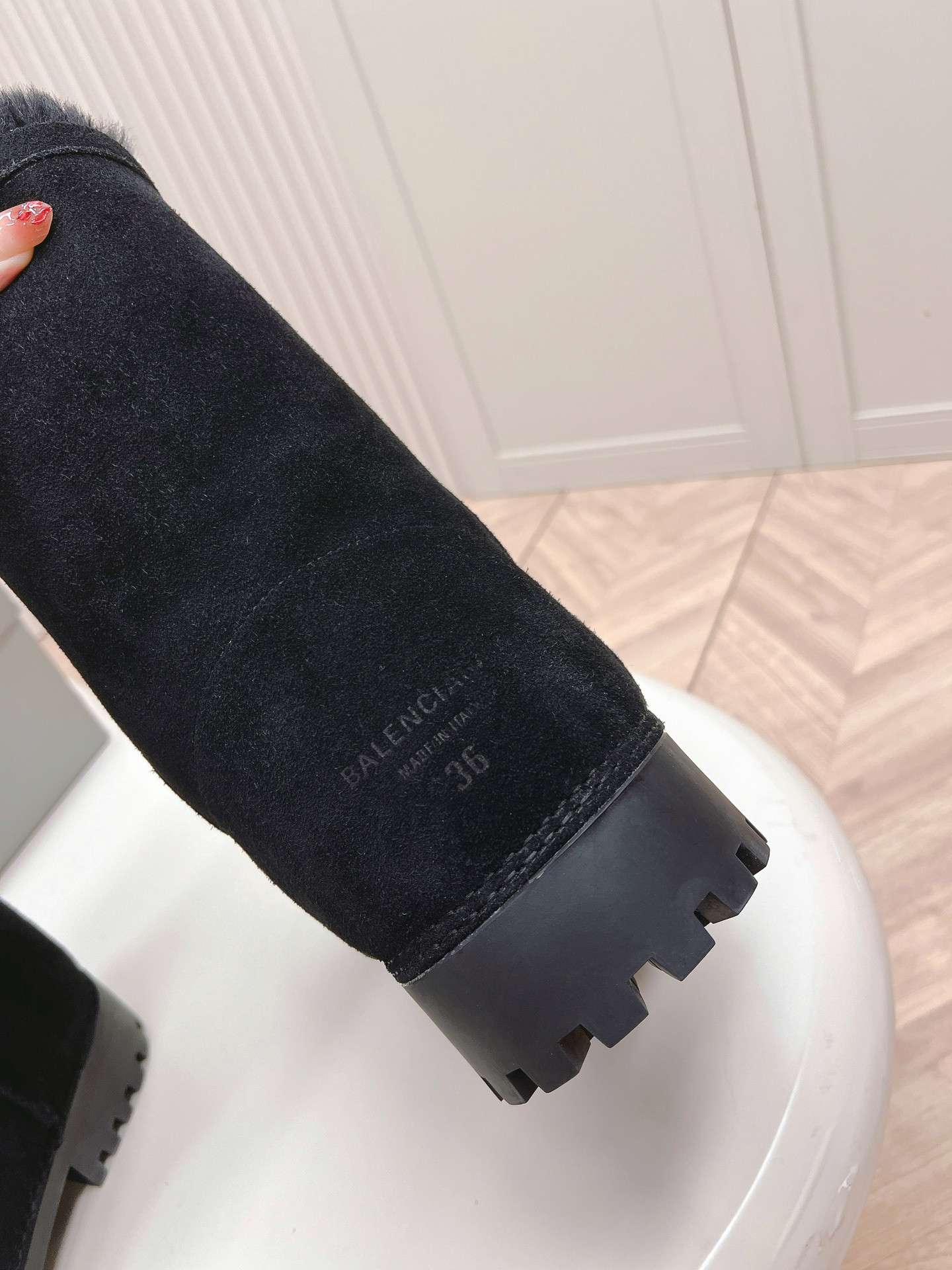 ua Ba*len*cia*ga snow boot