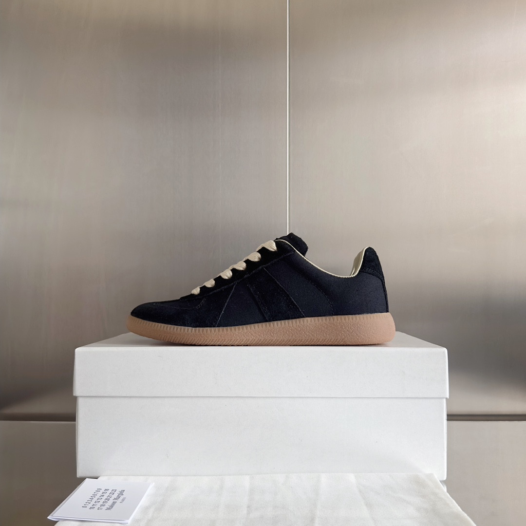 ua ma*s*n Ma*i*la mm6 sneakers