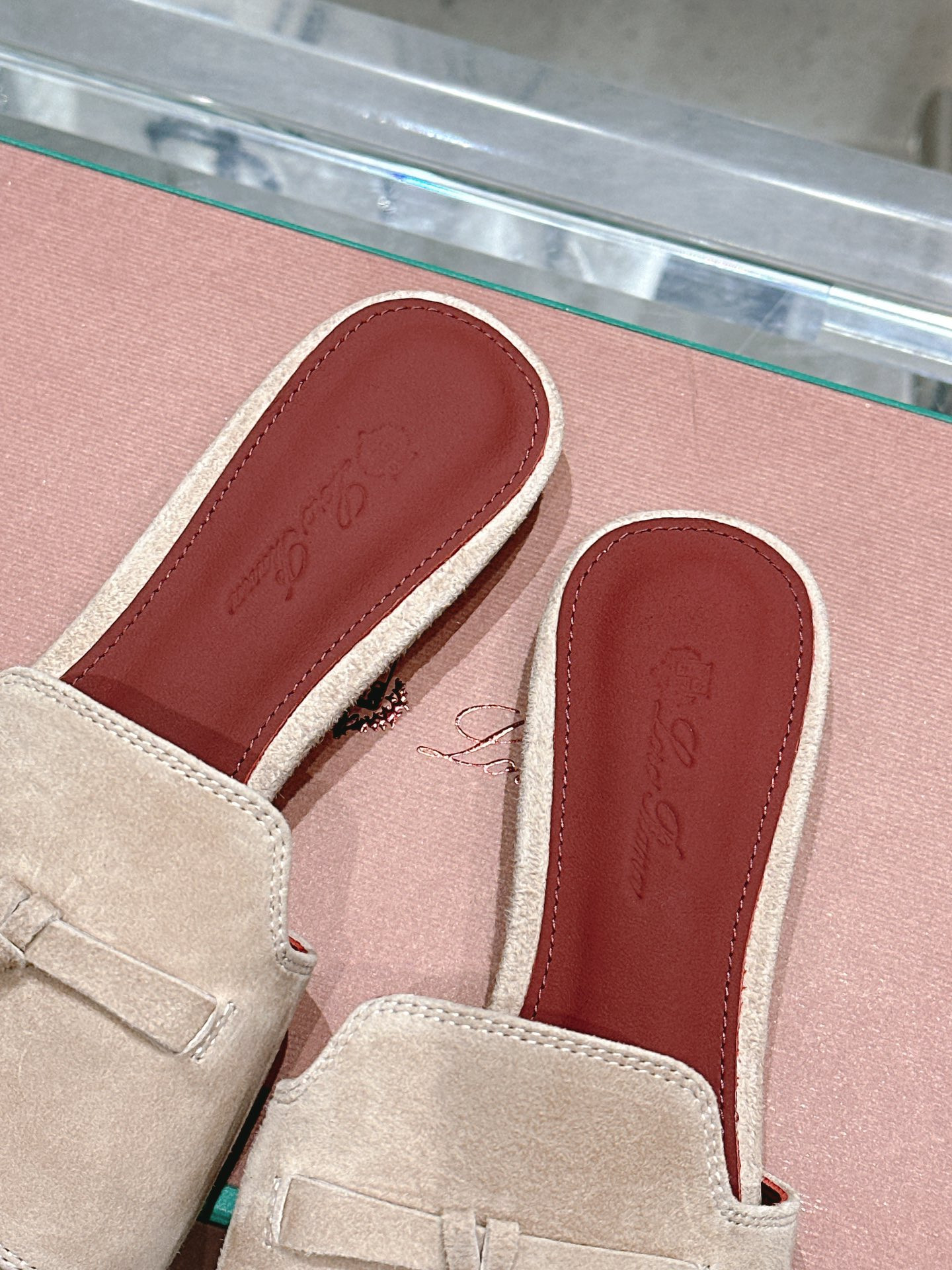 ua L**o p*ana summer charms sandal