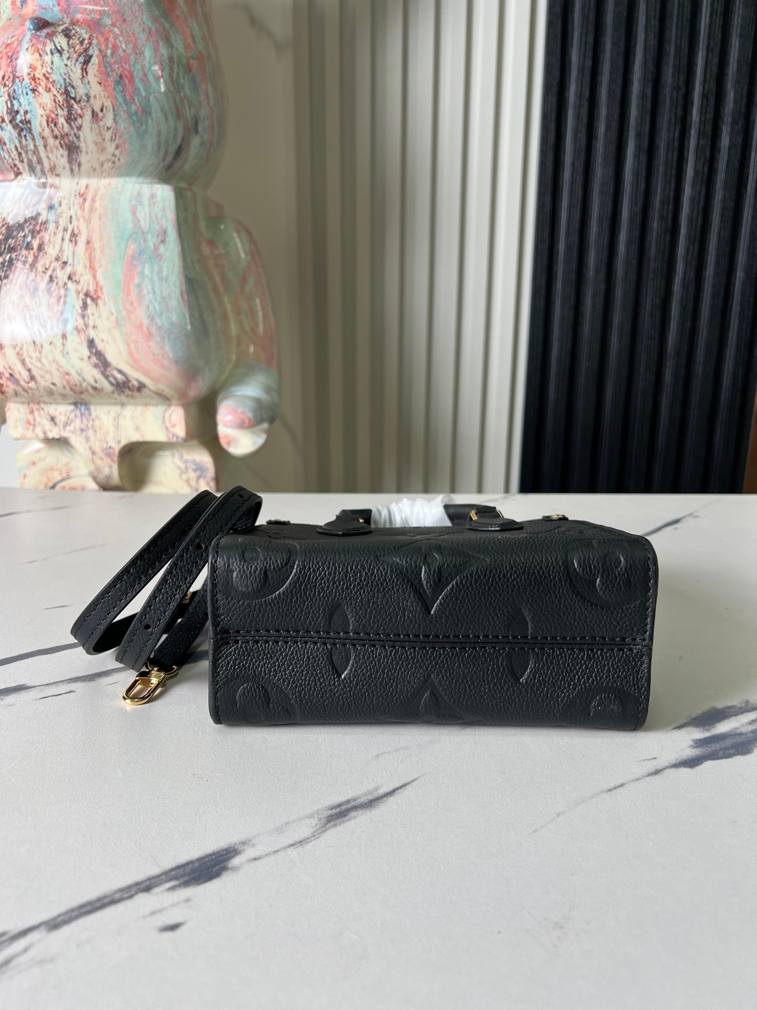 LV ON THE GO BB M46993 18 x15 8.5cm