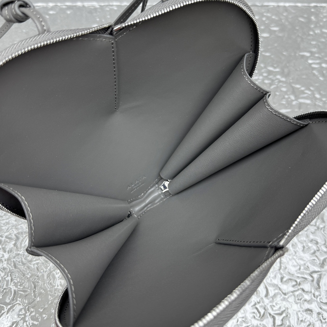 ALAÏA Le Coeur Heart Bag 18.5x20.5x5cm