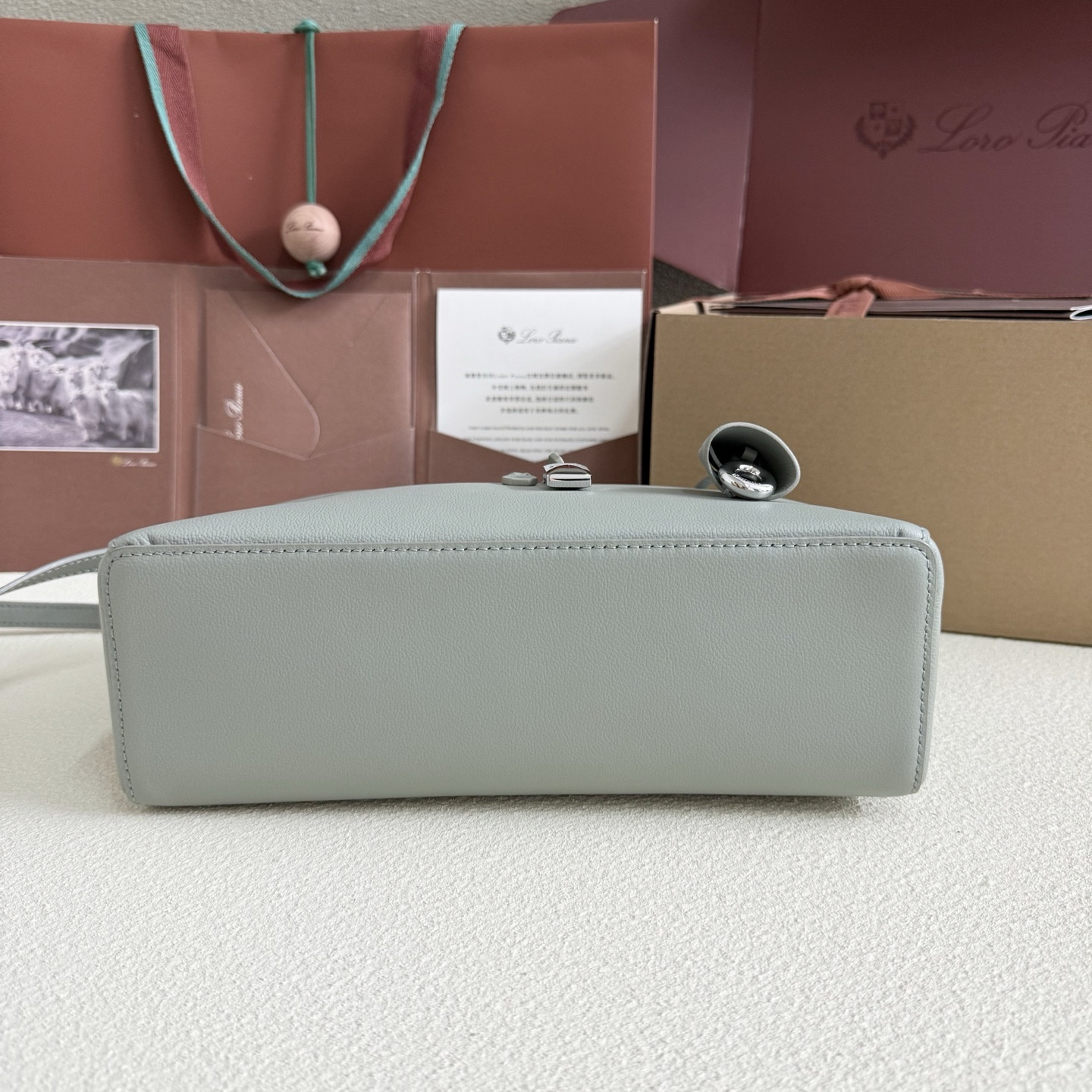 L**o p*ana extra pocket l27 calfskin 16x27x10cm