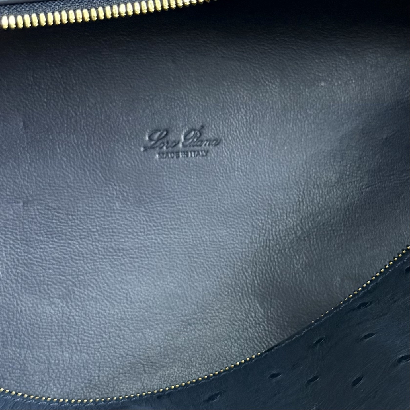 L**o p*ana extra pocket l27 ostrich-grained leather 16x27x10cm